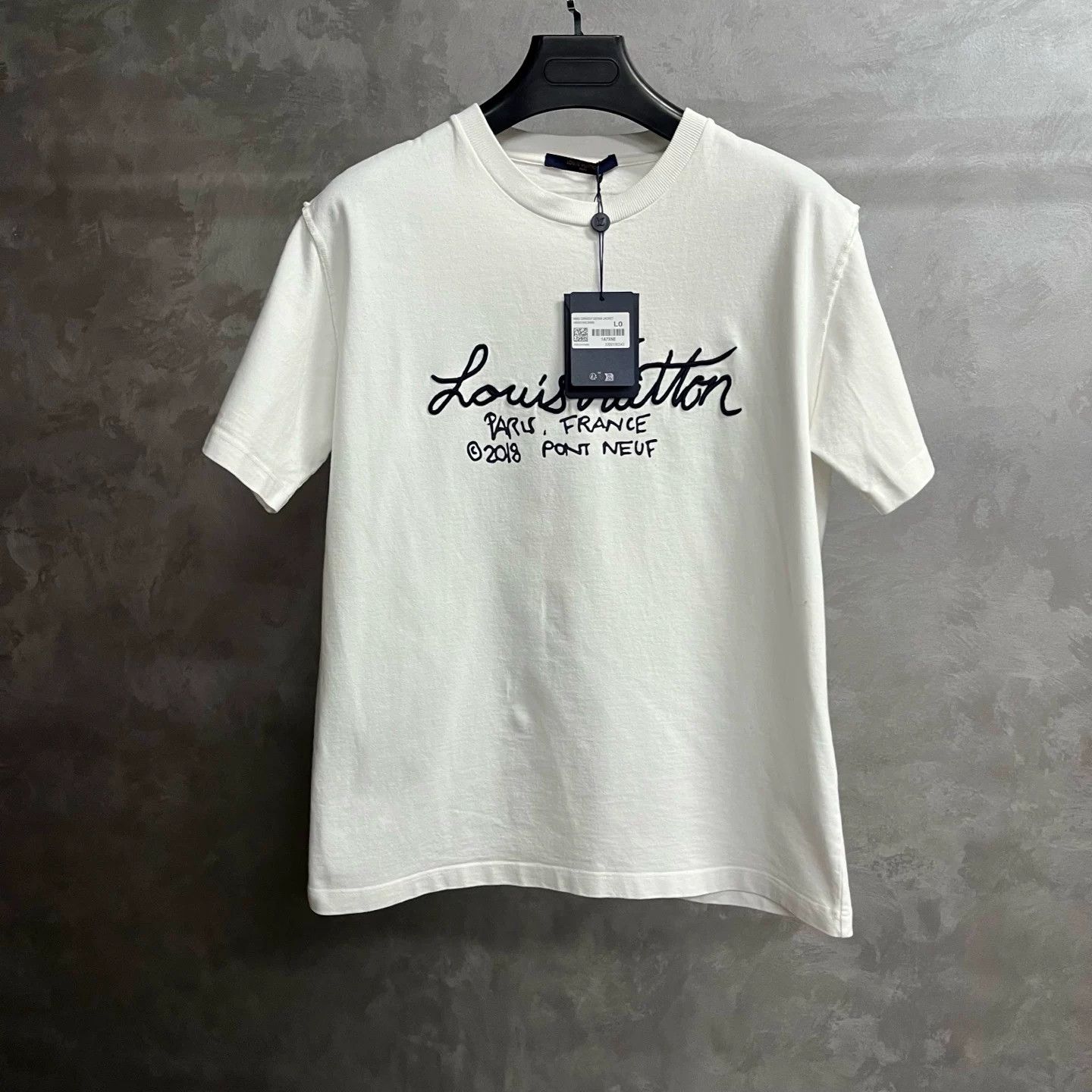 Louis Vuitton Louis Vuitton Embroidered Printed White T-Shirt L Women Size L / US 10 / IT 46 - 1 Thumbnail