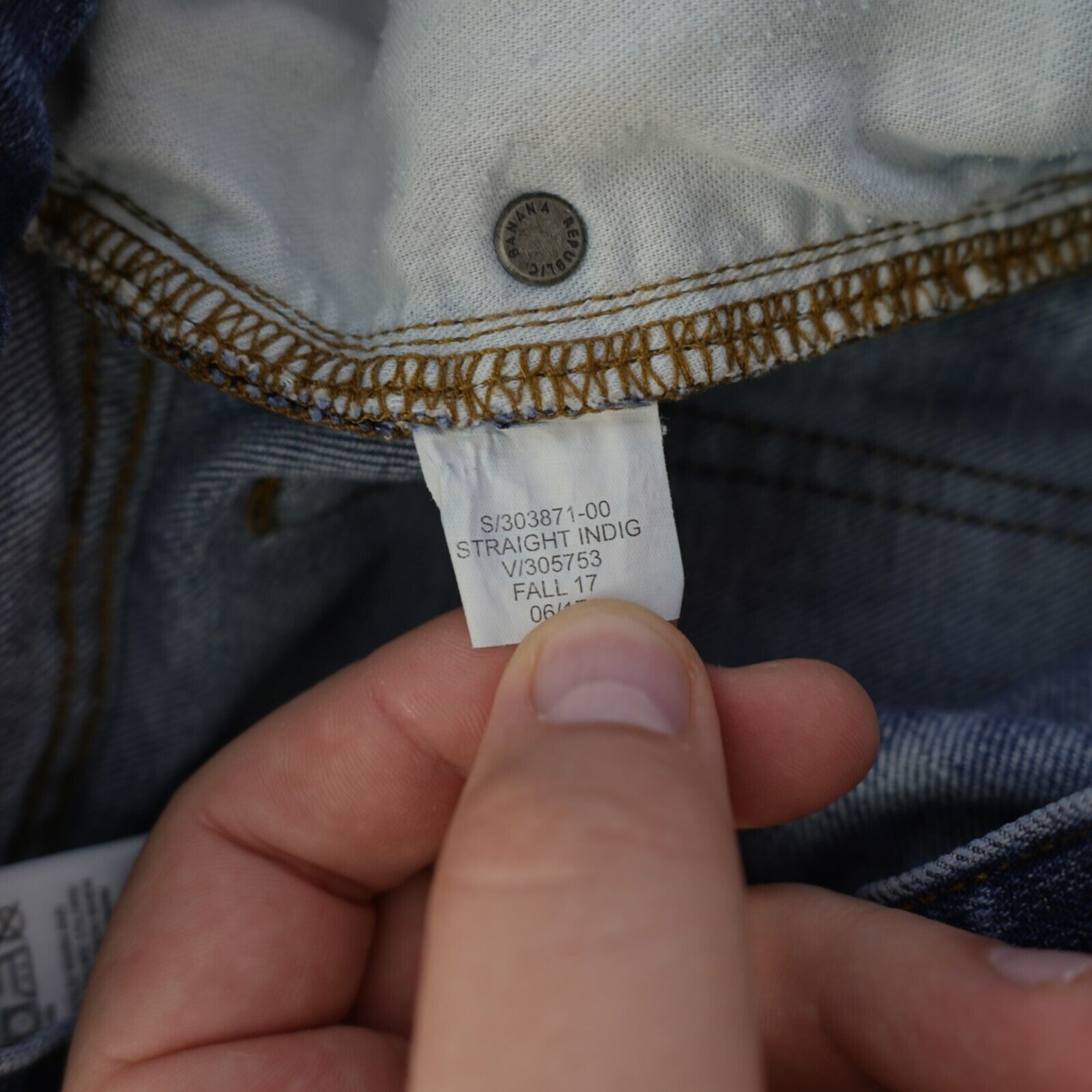 Banana Republic Banana Republic Straight Blue Stone Wash Whiskering Mid Rise Size US 33 - 9 Thumbnail