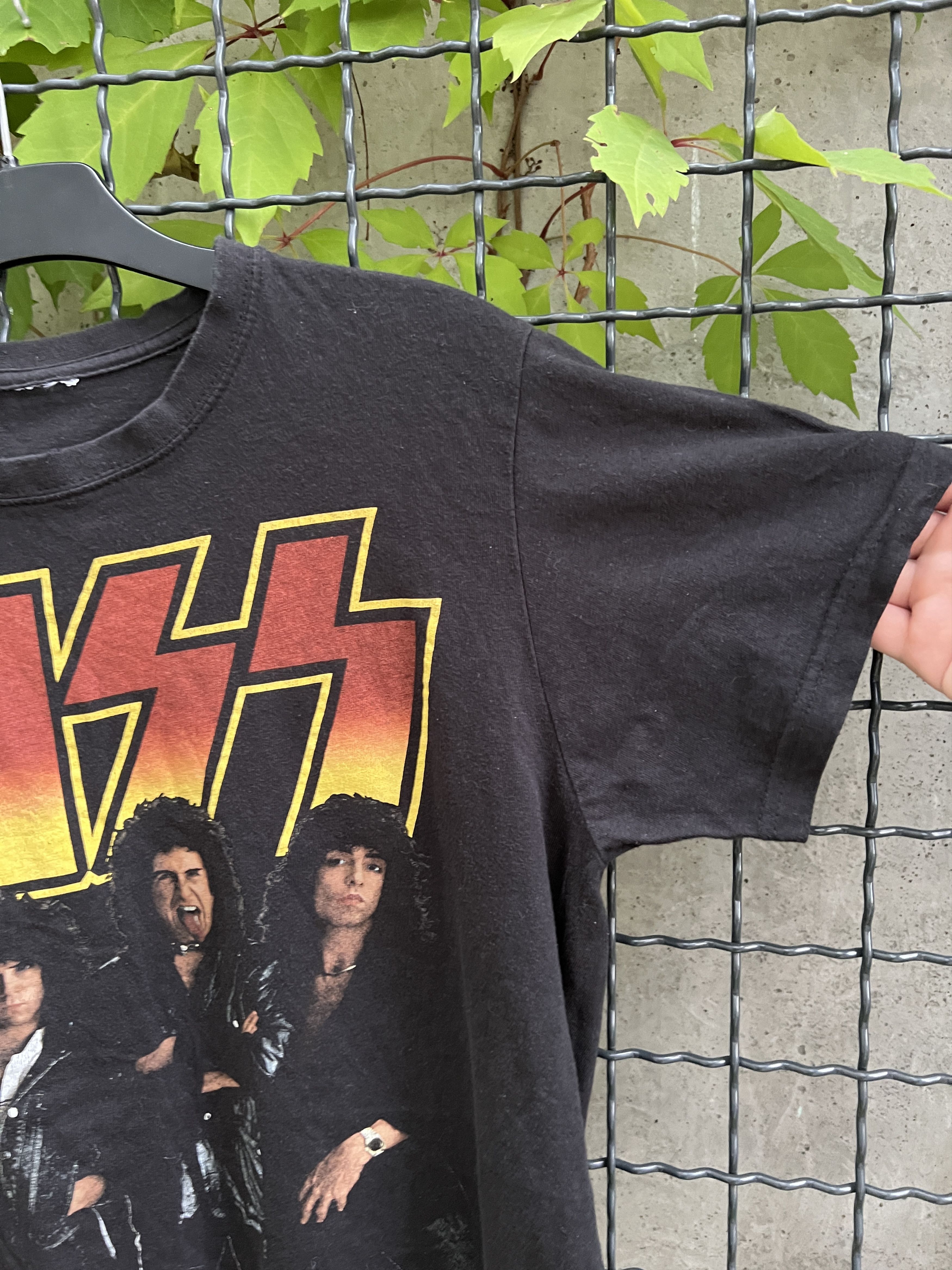Band Tees Vintage 90s Kiss Rock Band Tour 83-84 T-shirt Size US M / EU 48-50 / 2 - 6 Thumbnail