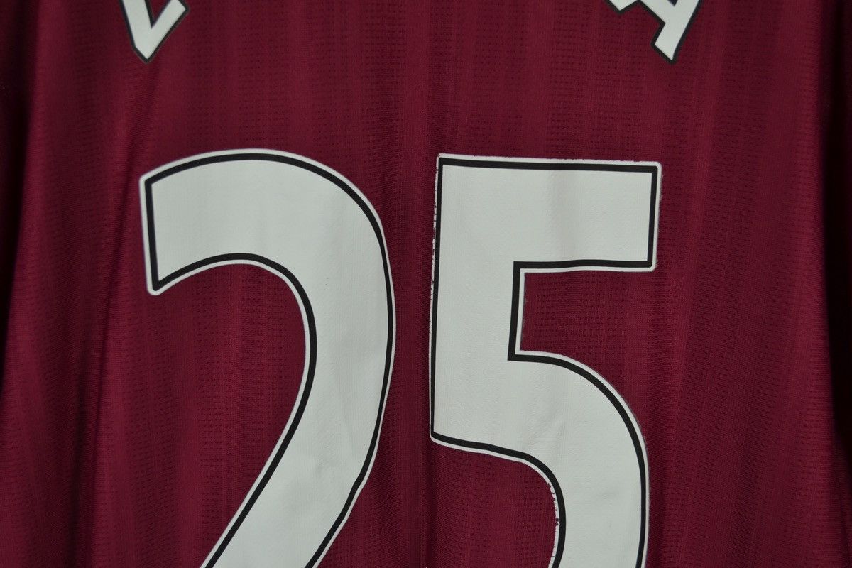 Umbro × Vintage West Ham United Home Football Shirt Umbro Soccer ZAMORA #25 Size US L / EU 52-54 / 3 - 11 Thumbnail