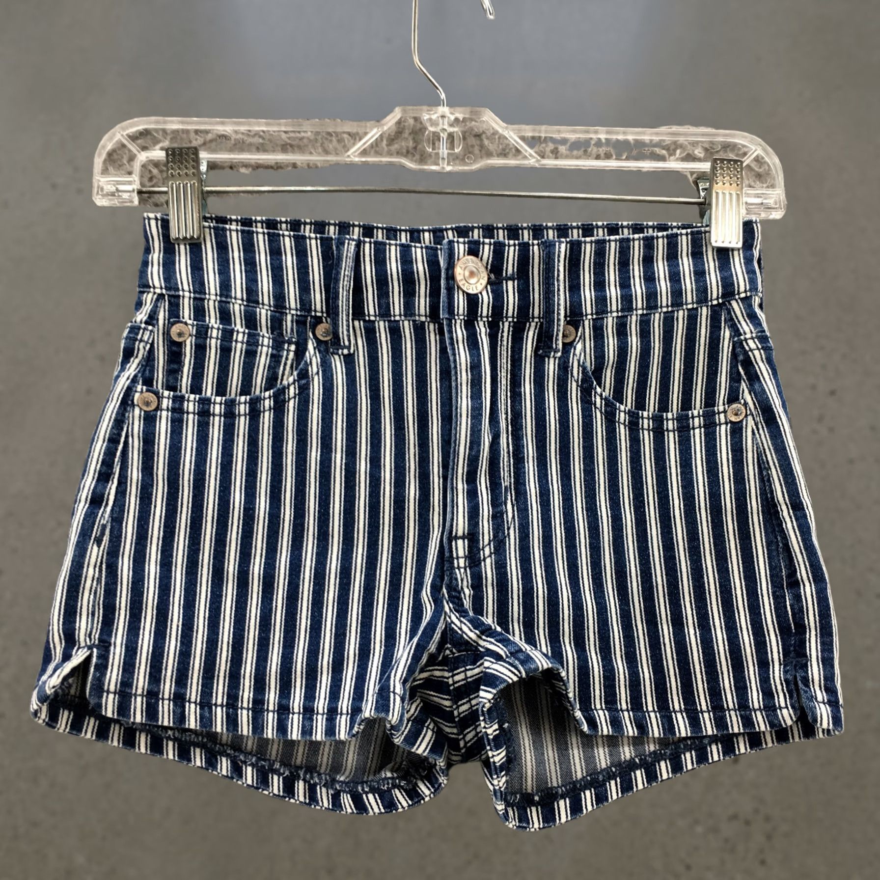 American Eagle Outfitters American Eagle Outfitters Mom Shorts Womens 00 Multicolor Striped Mid Rise Denim Cotton 5-Pocket Womens Mens? Size 24" / US 00 / IT 34 - 1 Thumbnail