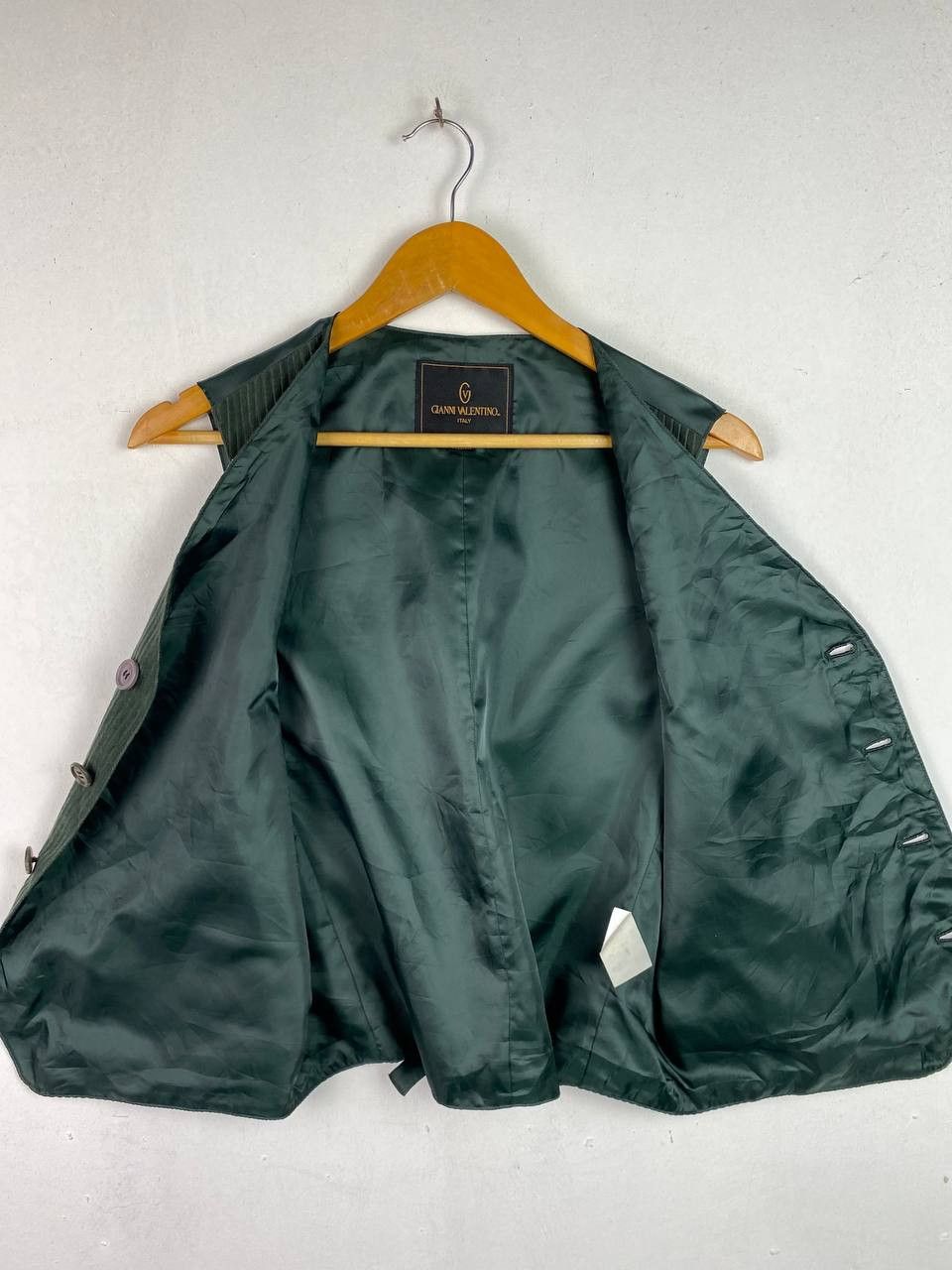 Gianni Valentino vintage gianni valentino corduroy vest nice design Size US M / EU 48-50 / 2 - 3 Thumbnail