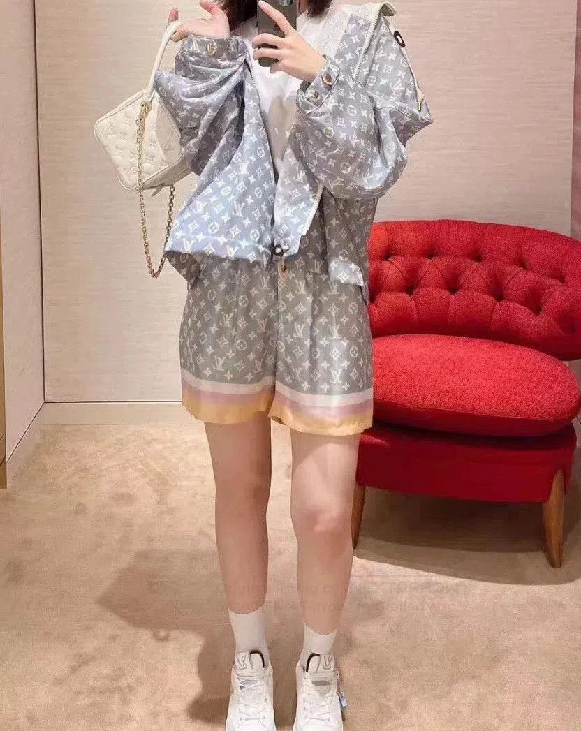 Louis Vuitton LV Monogram Women's Shorts. Size 35" - 7 Thumbnail