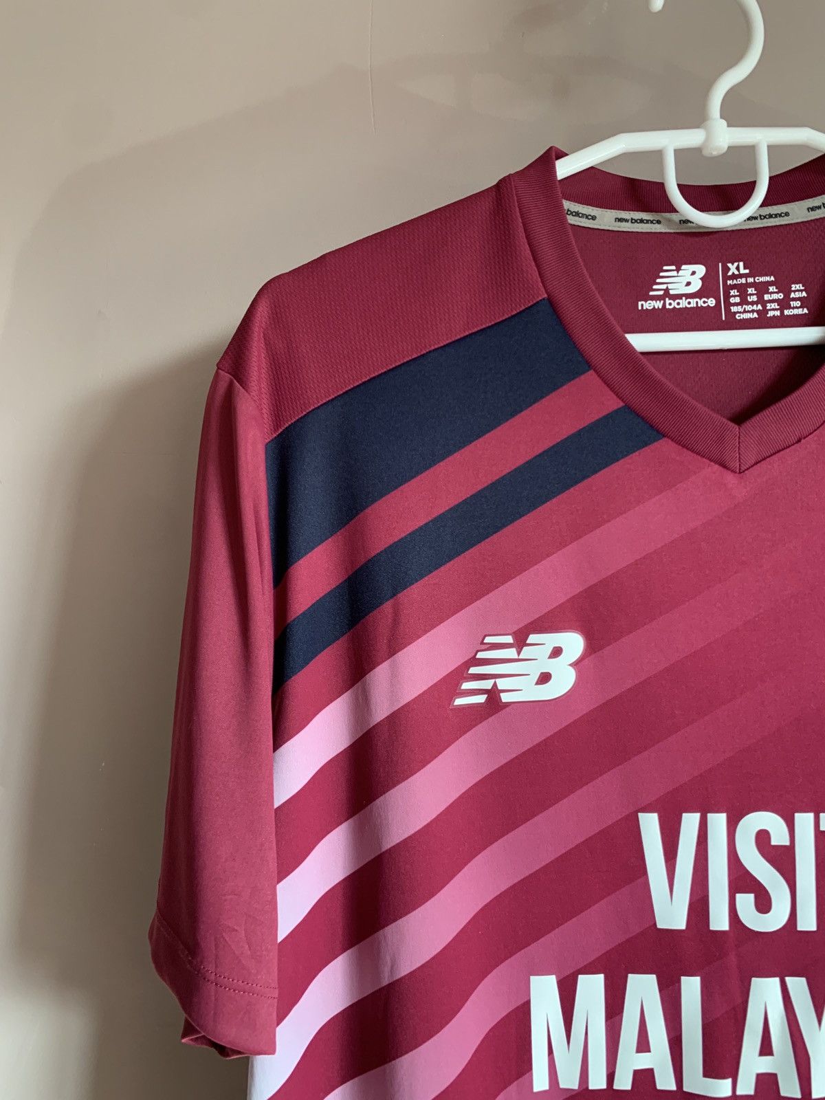 New Balance Cardiff City Away Football Shirt New Balance Soccer Jersey Size US XL / EU 56 / 4 - 4 Thumbnail
