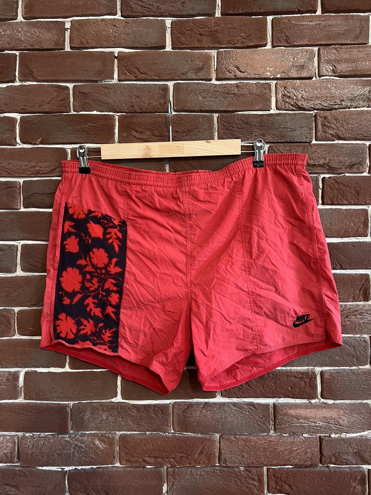 Nike Nike Vintage 90s Swoosh Shorts Rare Red Red Streetwear Size US 34 / EU 50 - 1 Thumbnail