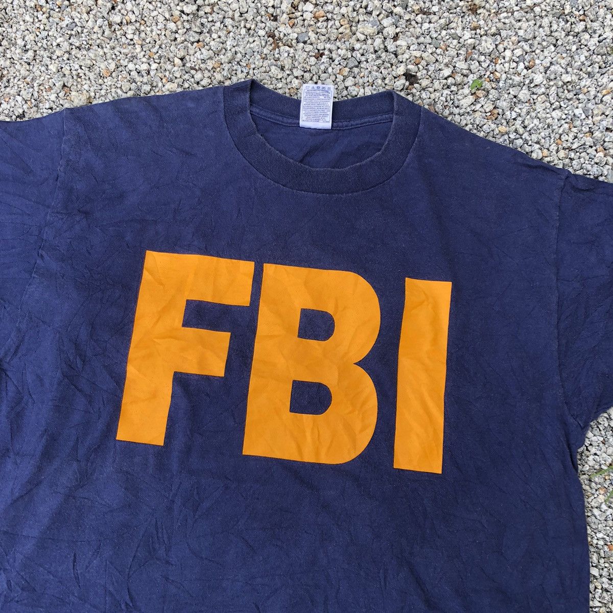 Vintage Vintage 90s FBI Federel Agent Rare T Shirt Size US XL / EU 56 / 4 - 1 Thumbnail