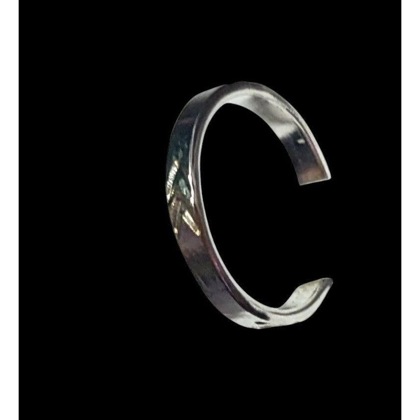Other Simple Silver Tone Arrow Pattern Stamped Ring Size 6 1/2 Size ONE SIZE - 7 Thumbnail