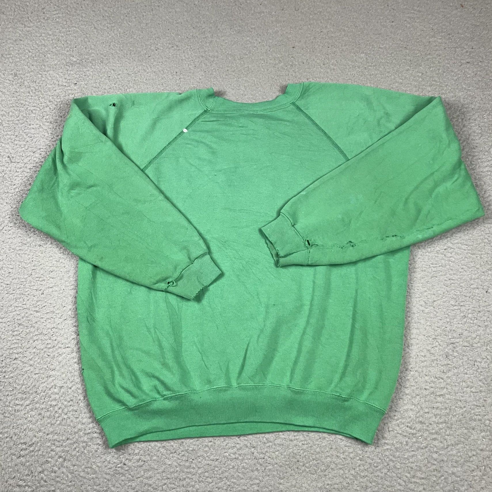 Hanes VINTAGE Hanes Sweatshirt Adult XL Green Ales & Ports Dublin Ireland Distressed Shirt Mens XL Green Logo Print 90s USA Dublin Ireland Size US XL / EU 56 / 4 - 5 Thumbnail