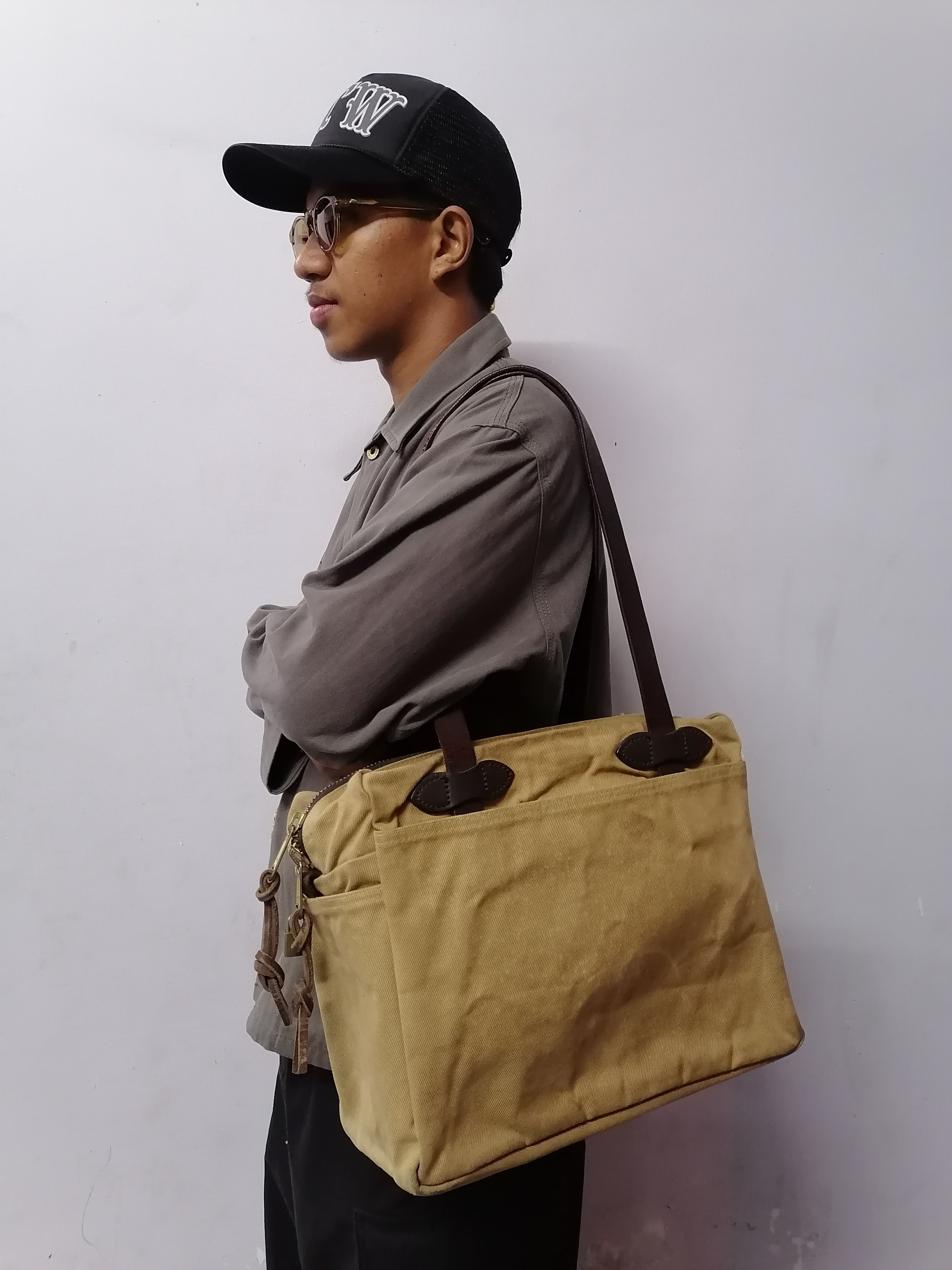Filson Rugged Twill Tin Cloth Shoulder Bag
