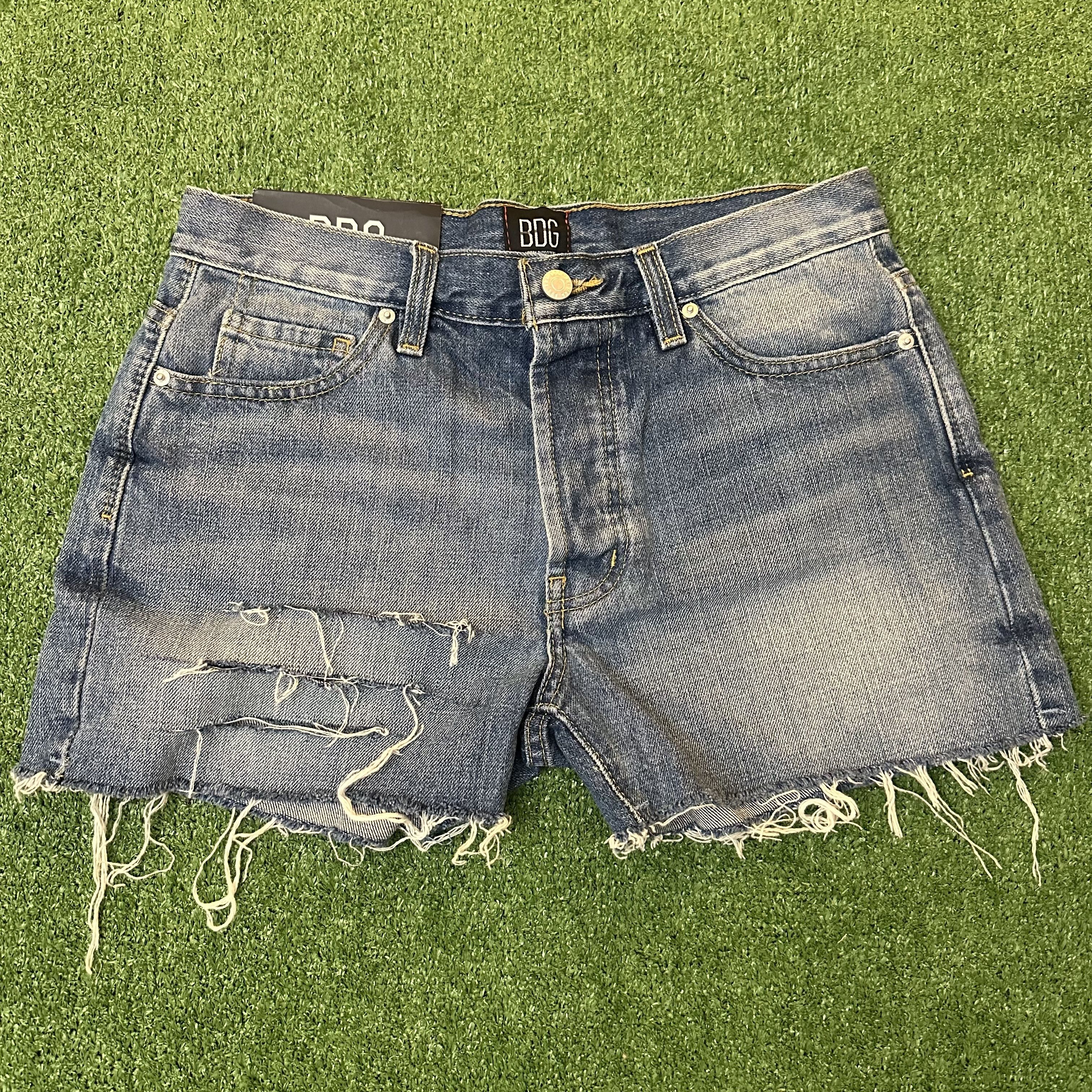 Bdg Women's BDG Low-Rise Boyfriend Jean Shorts Size 29" - 1 Thumbnail