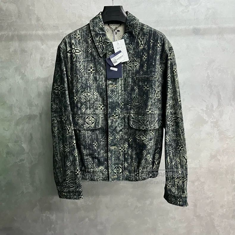 Louis Vuitton Louis Vuitton Grey Logo monogram single-breasted long-slee Size US L / EU 52-54 / 3 - 1 Thumbnail