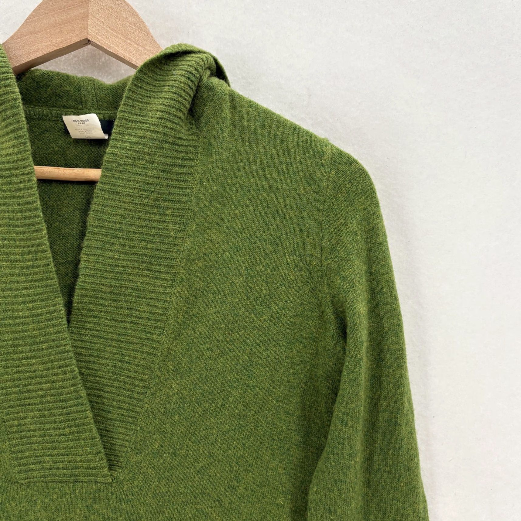 J.Crew J.CREW Sweater Womens XS Green Wool Cashmere Hooded V Neck Knit Pullover Cozy Shirt Women XS Green Wool Cashmere Hooded V-Neck Knit Pullover Cozy Size XS / US 0-2 / IT 36-38 - 2 Thumbnail