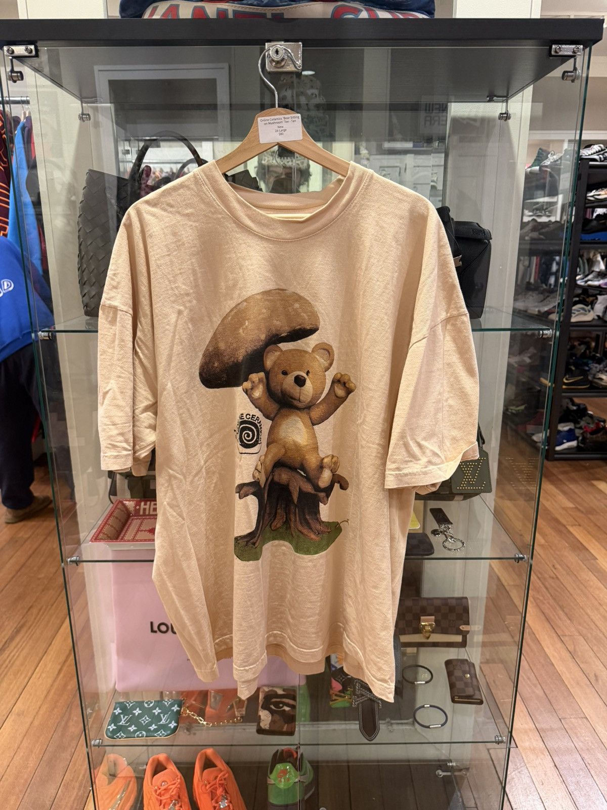 Online Ceramics Online Ceramics ‘Bear Sitting onMushroom’ Tee Size US XXL / EU 58 / 5 - 1 Thumbnail