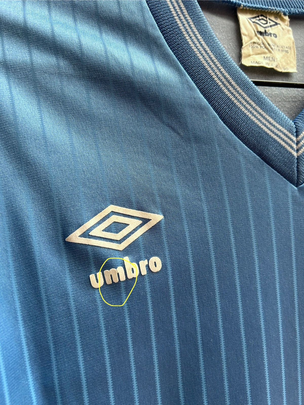 Umbro 80s Umbro Blue Striped V-Neck Football Soccer Jersey Size US M / EU 48-50 / 2 - 6 Thumbnail