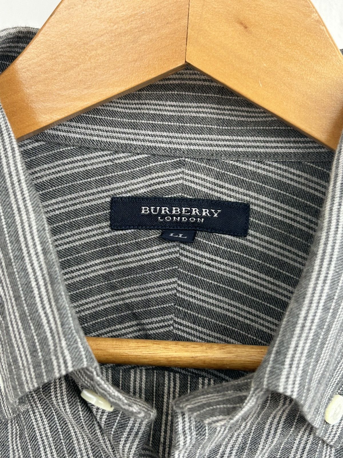 Burberry Burberry London Vintage Button Up Gray Stripe Size US XL / EU 56 / 4 - 4 Thumbnail
