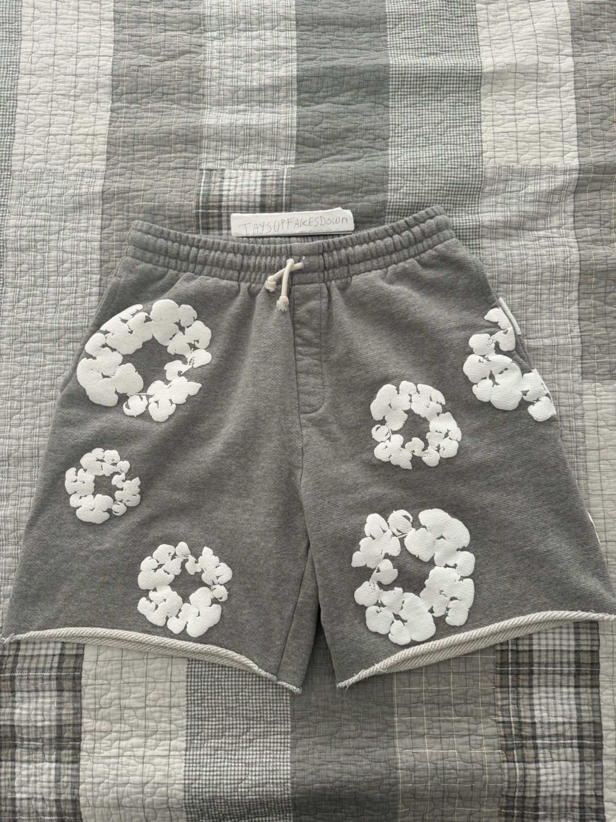 DENIM TEARS DENIM TEARS Sweatshorts Size Medium Cotton Wreath Size US 32 / EU 48 - 1 Thumbnail