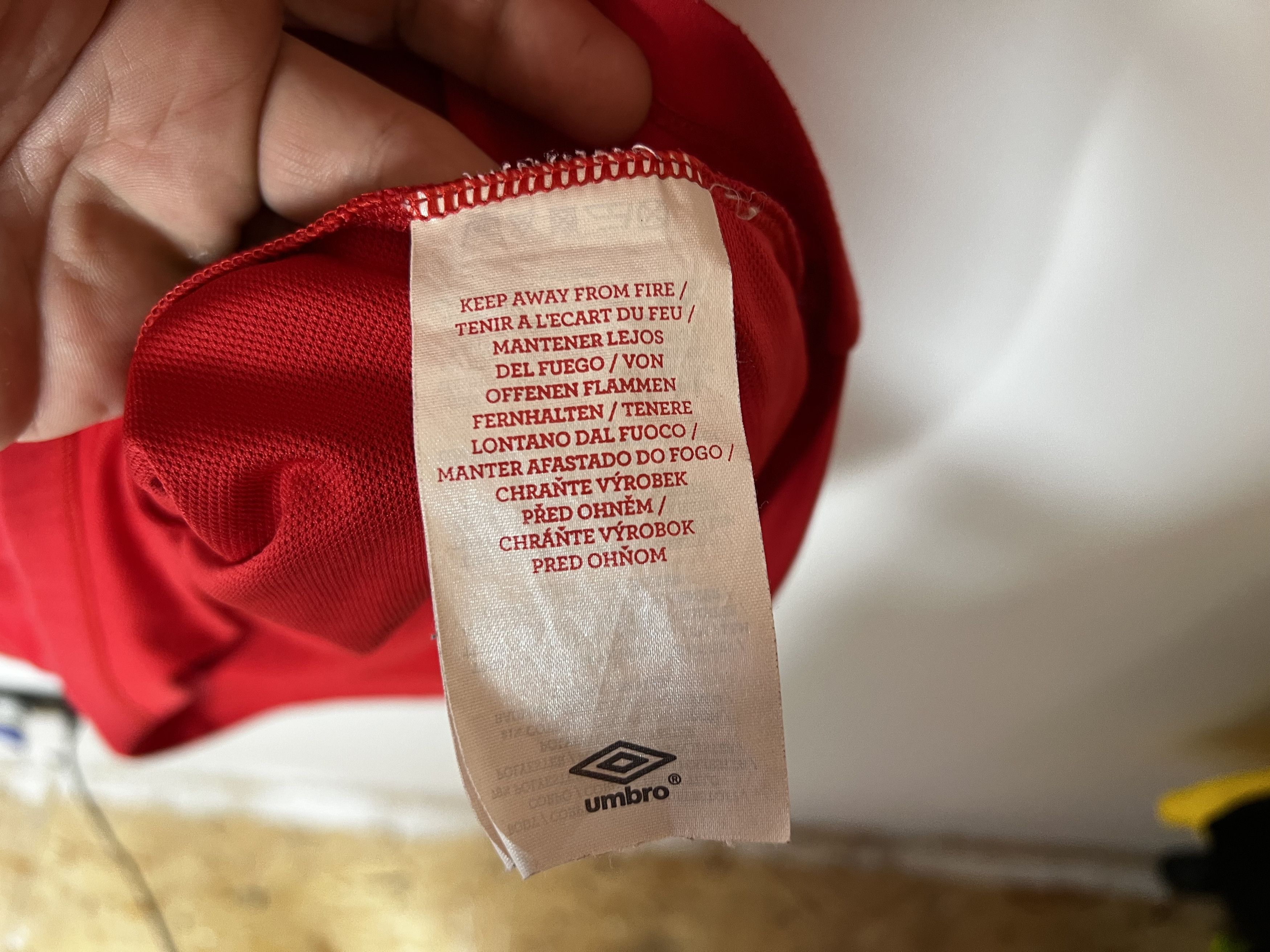 Umbro ENGLAND TEAM 2010 2012 AWAY FOOTBALL SHIRT SOCCER JERSEY Size US M / EU 48-50 / 2 - 5 Thumbnail