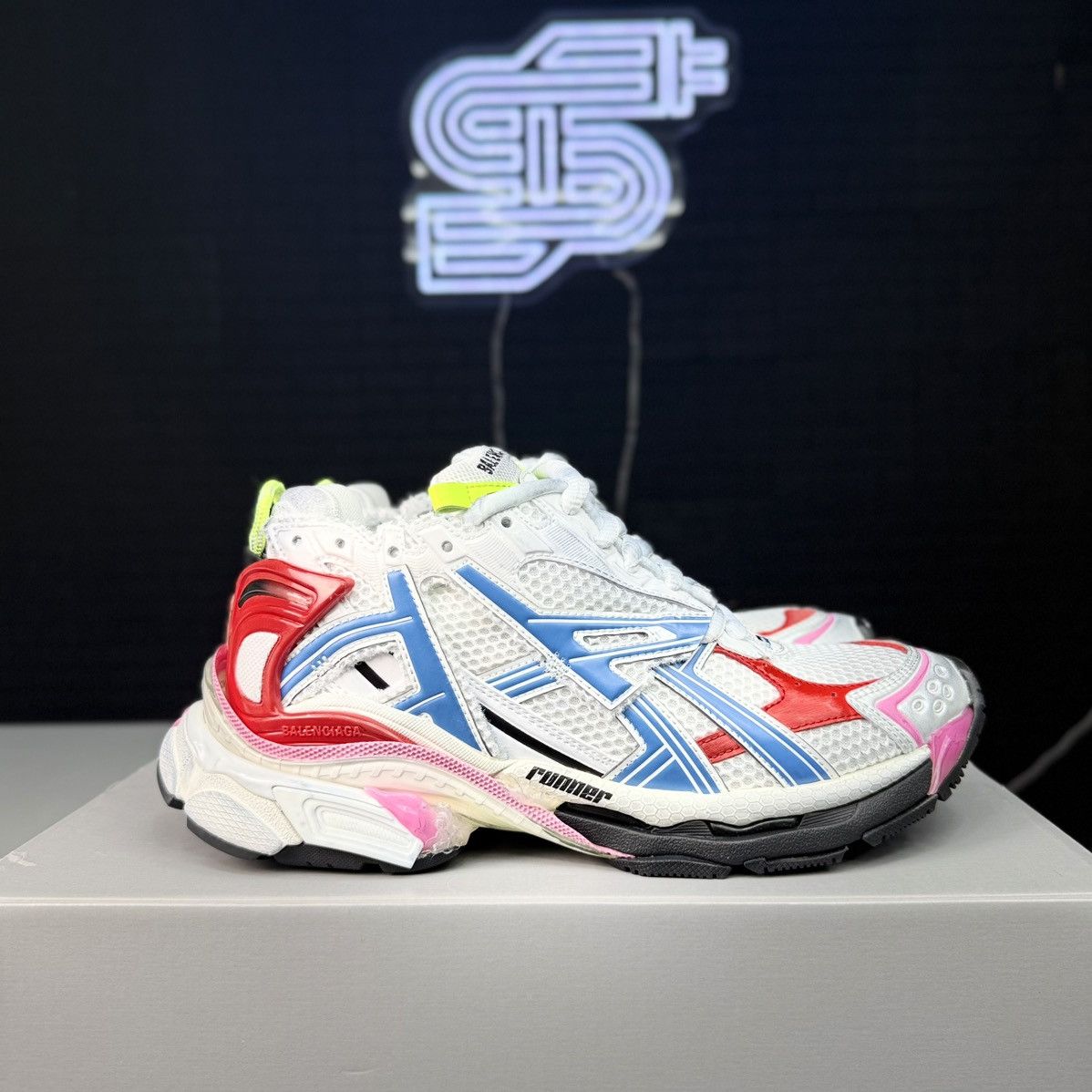 Balenciaga Balenciaga Runner White/Blue/Red Size US 6.5 / EU 39-40 - 2 Thumbnail