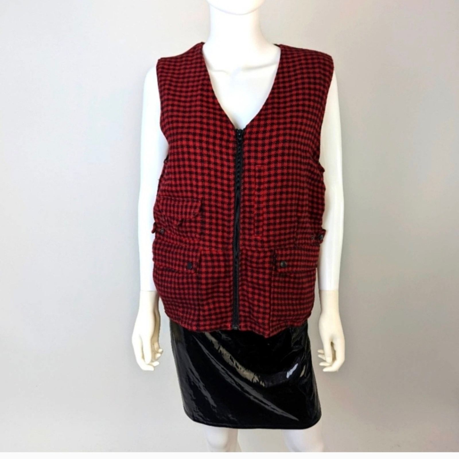 Woolrich Woolen Mills Vintage Woolrich Women's Ruby Plaid Houndstooth Hunting Vest Size M / US 6-8 / IT 42-44 - 1 Thumbnail