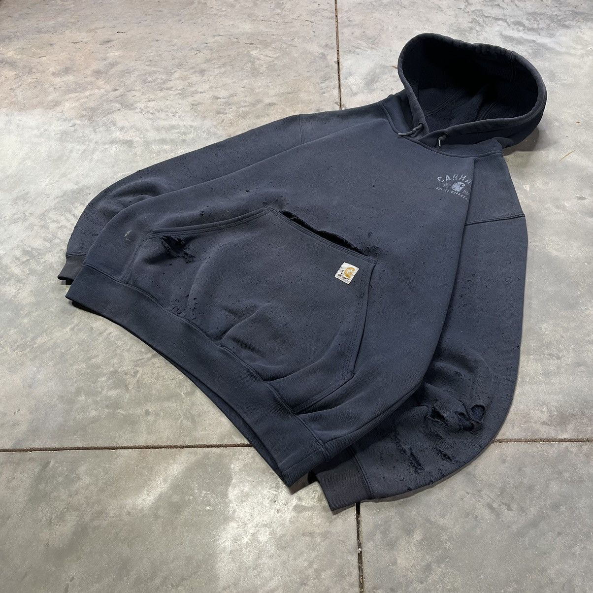 Carhartt Vintage Carhartt Hoodie Sweatshirt Thrashed Faded 2000s Size US L / EU 52-54 / 3 - 2 Thumbnail