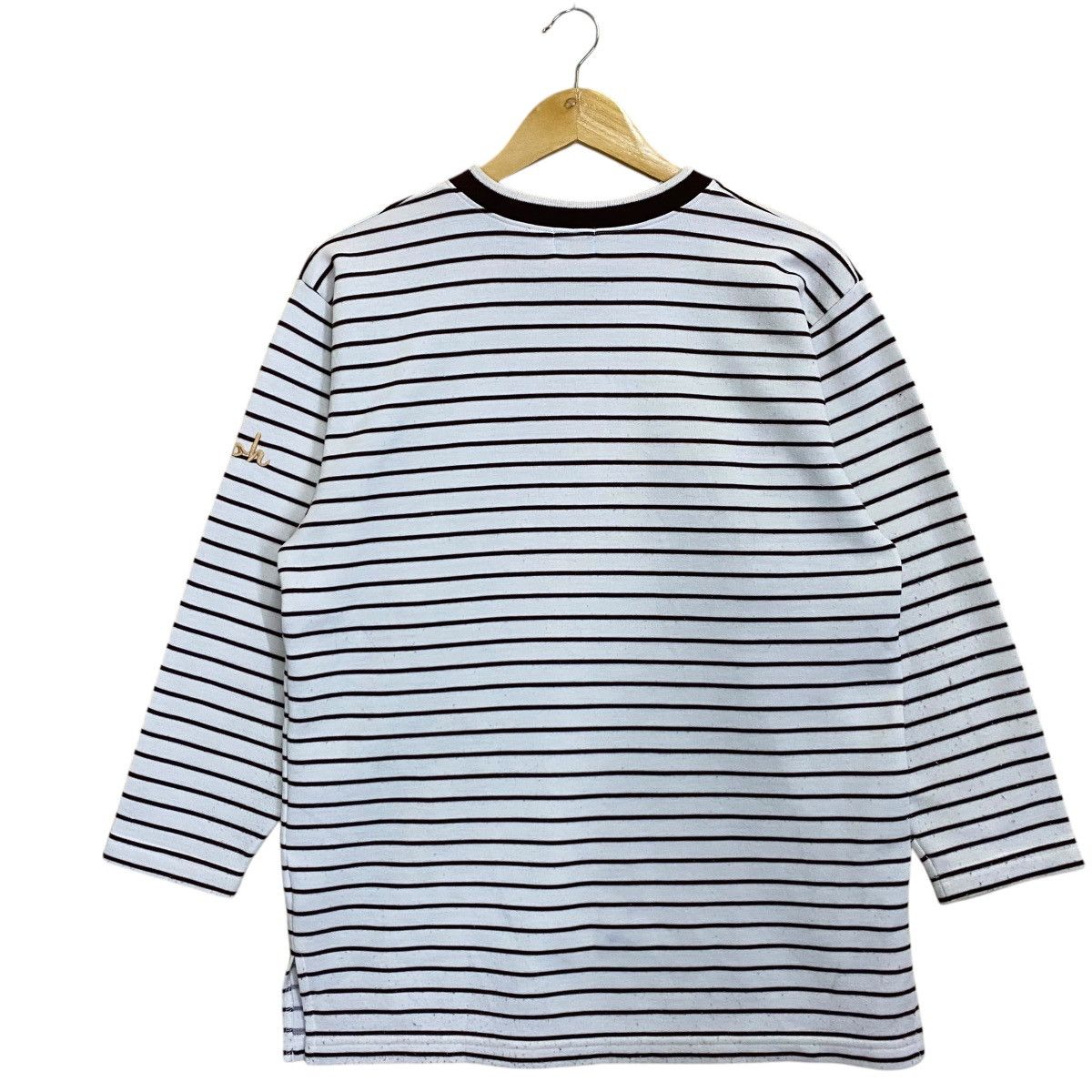 Disney Winnie The Pooh Vneck Sweatshirt Size US M / EU 48-50 / 2 - 9 Thumbnail