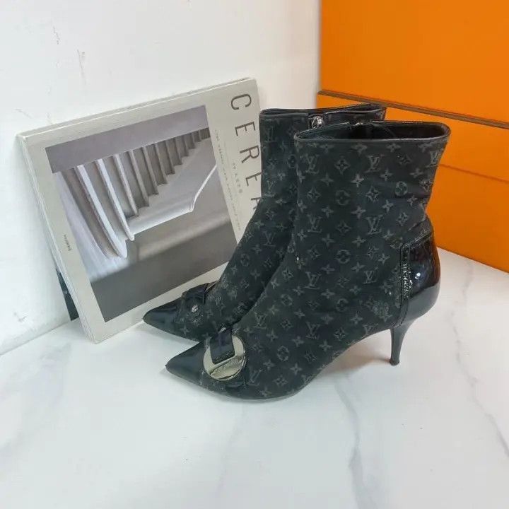Louis Vuitton Louis Vuitton Black Classic High Heels for Women -2508 Size US 7 / IT 37 - 1 Thumbnail