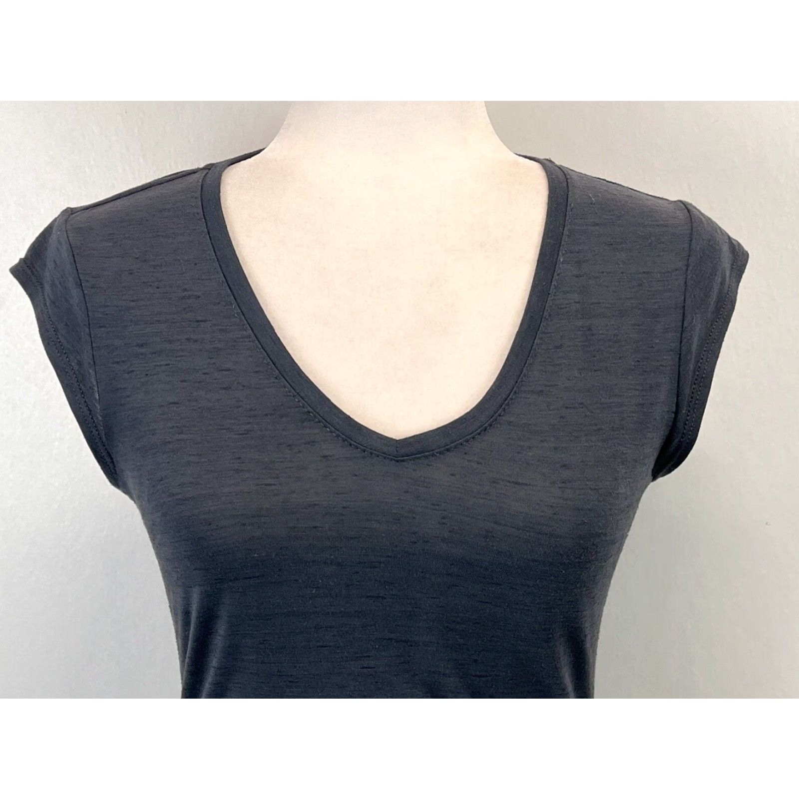 The North Face The North Face Outdoor Short Sleeve V-Neck T-Shirt Dress Womens XS Gray Size XS / US 0-2 / IT 36-38 - 5 Thumbnail