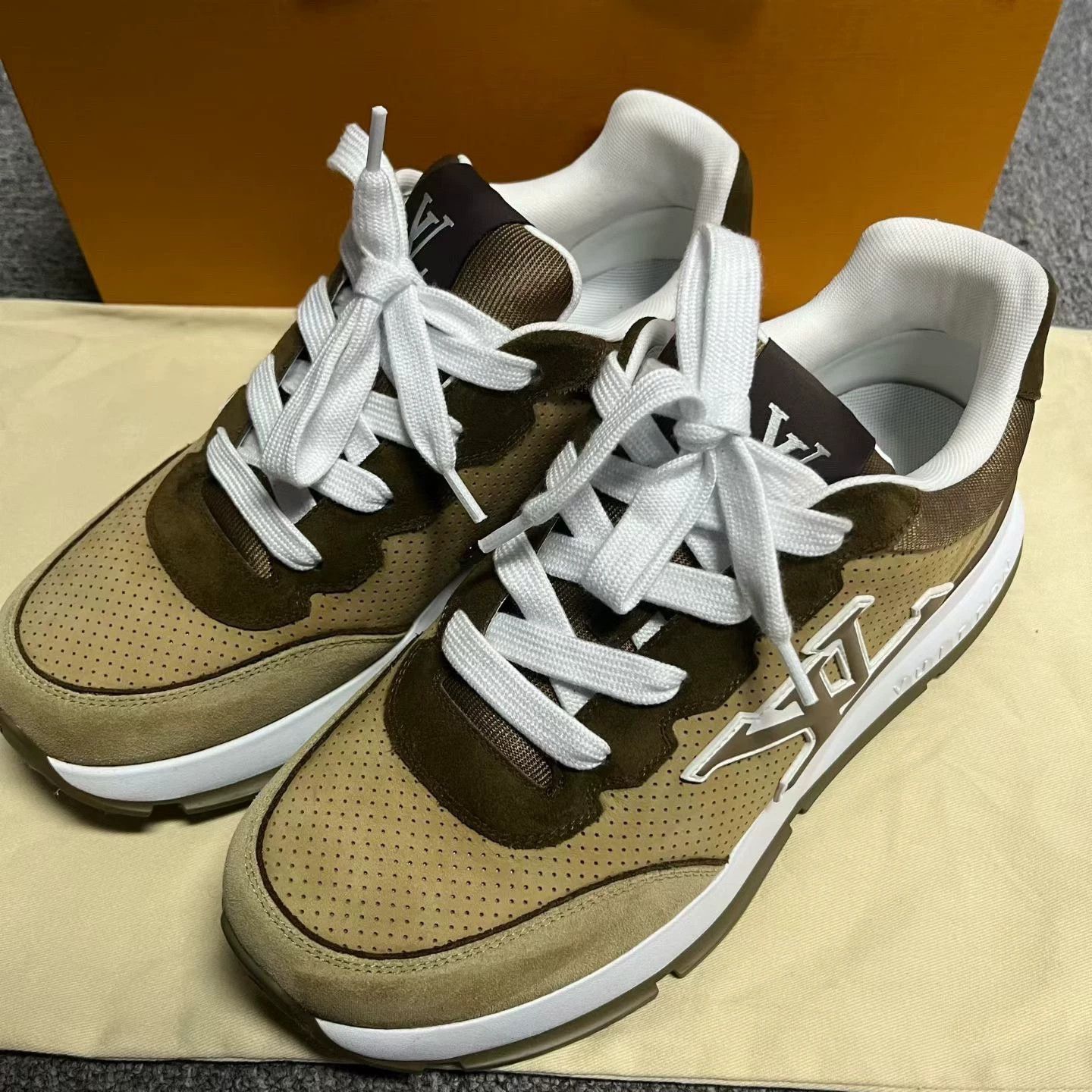 Louis Vuitton louis vuitton brown suede casual lace-up shoes Size US 7 / EU 40 - 2 Thumbnail