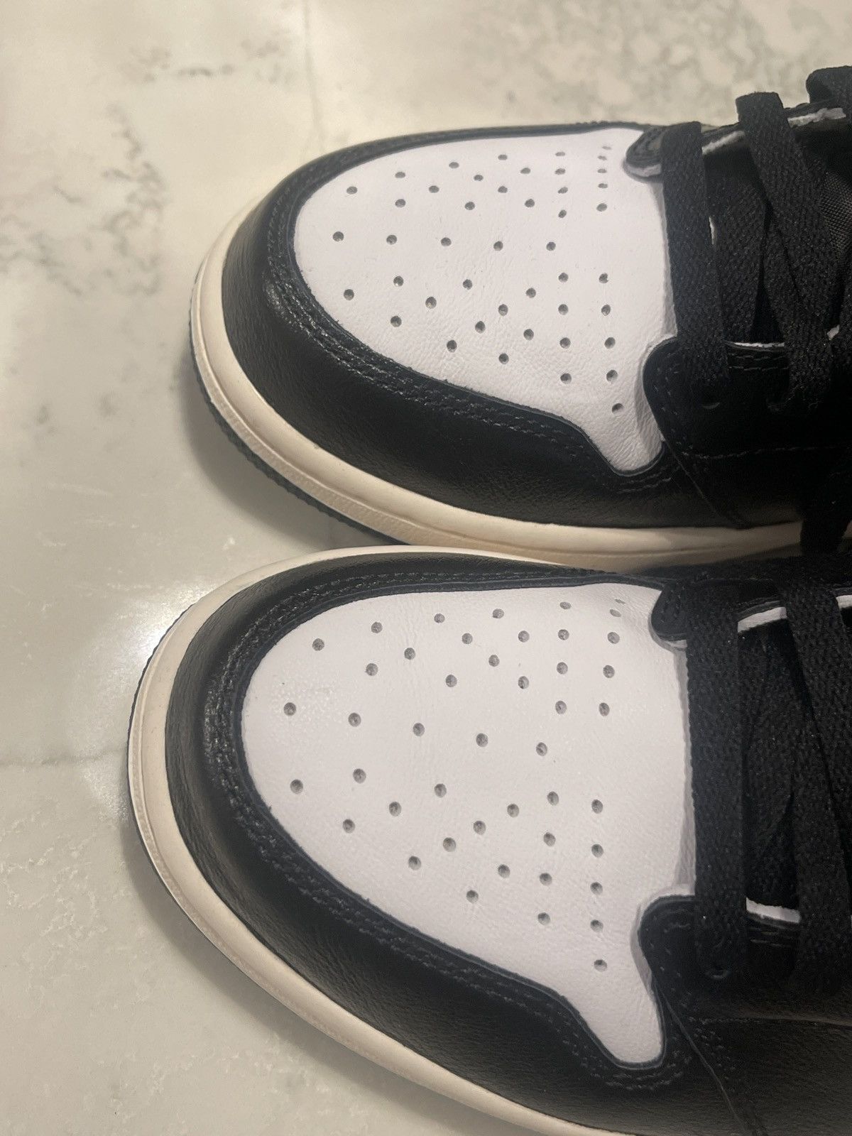 Jordan Brand Jordan 1 Retro Black toe 2016 Size US 10 / EU 43 - 6 Thumbnail