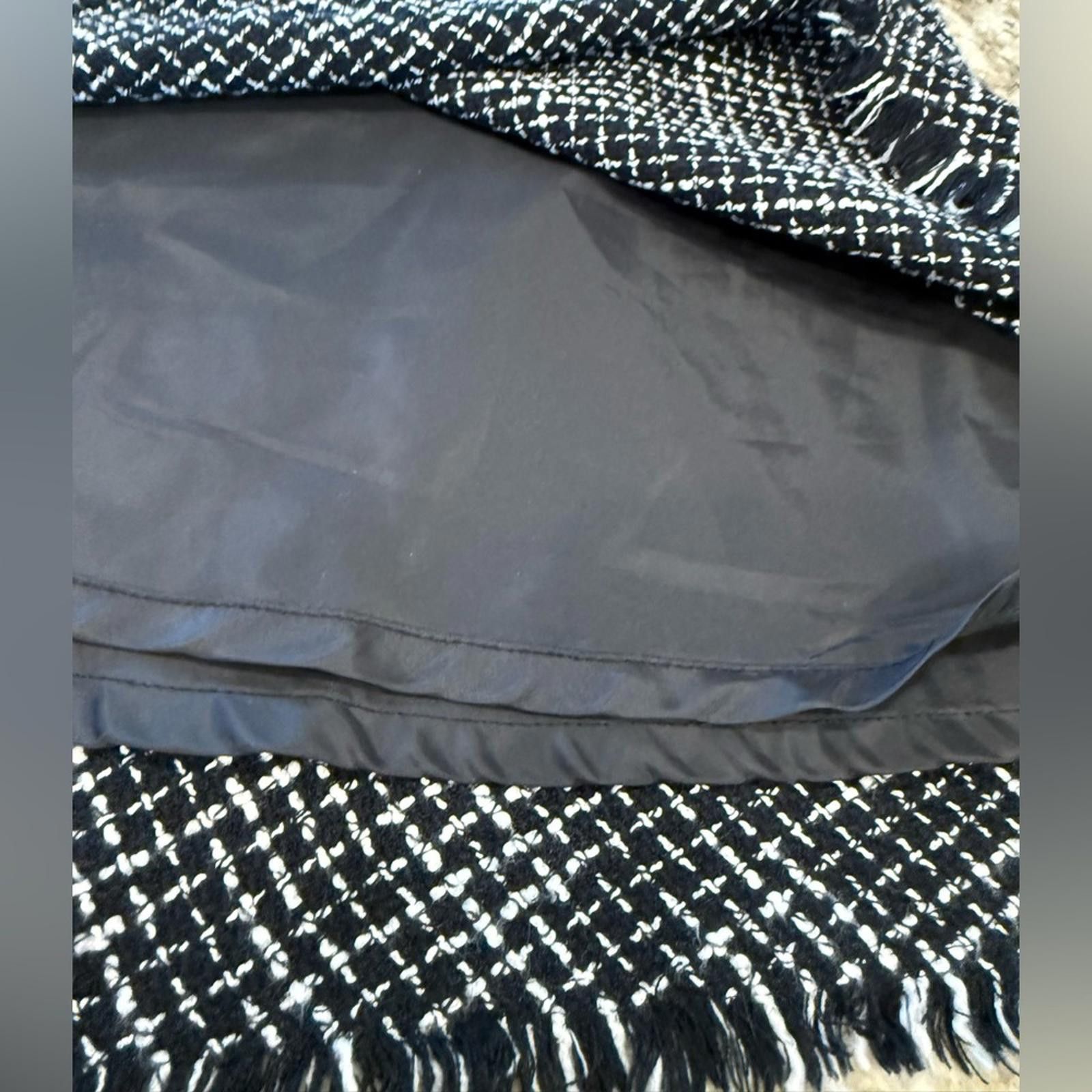 Coldwater Creek Coldwater Creek black & white tweed fringe mini skirt SZ M Size 32" / US 10 / IT 46 - 3 Thumbnail