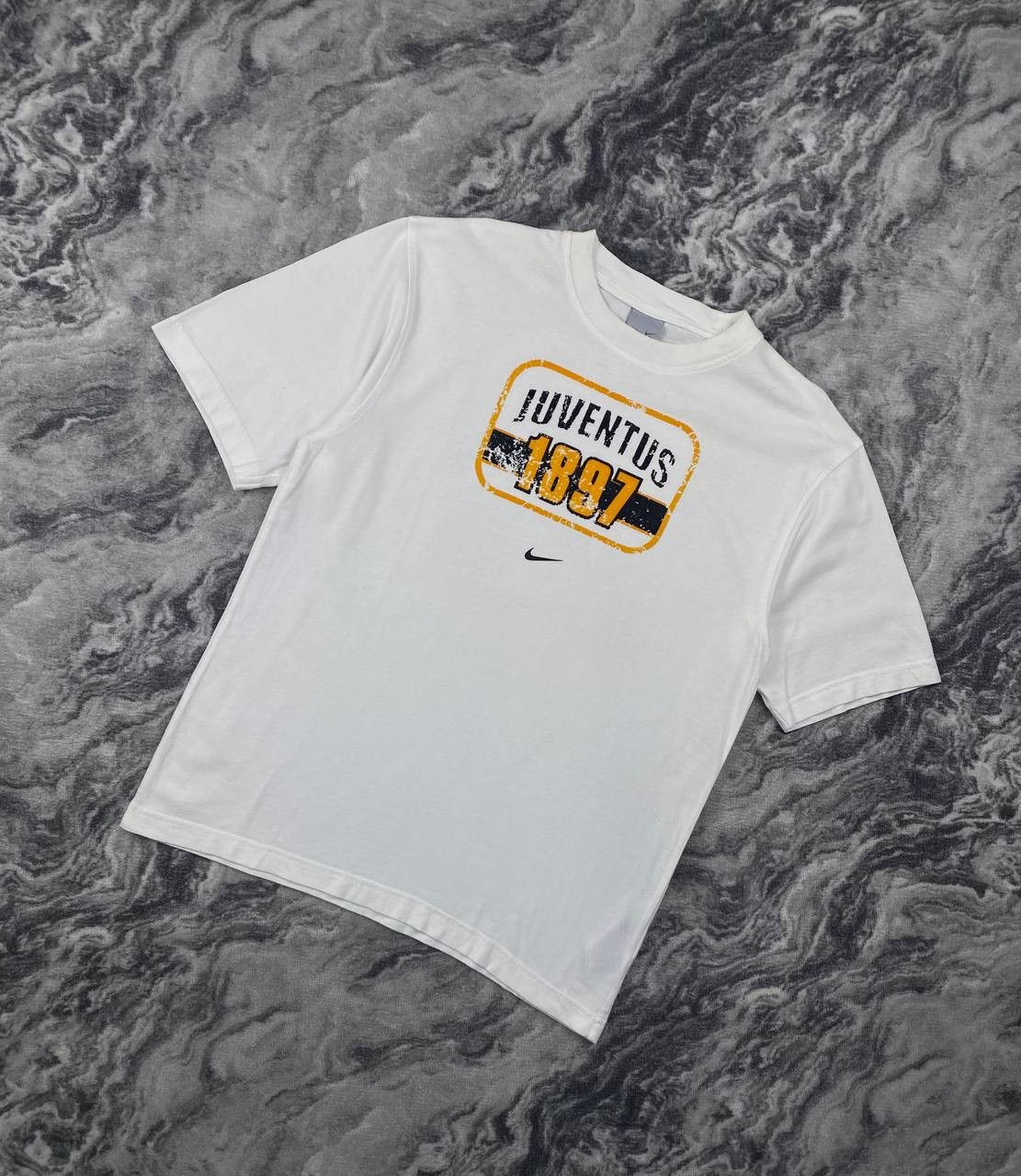 Nike Nike Juventus 2004 2005 Graphic Big Logo T Shirt Men Size M Size US M / EU 48-50 / 2 - 1 Thumbnail