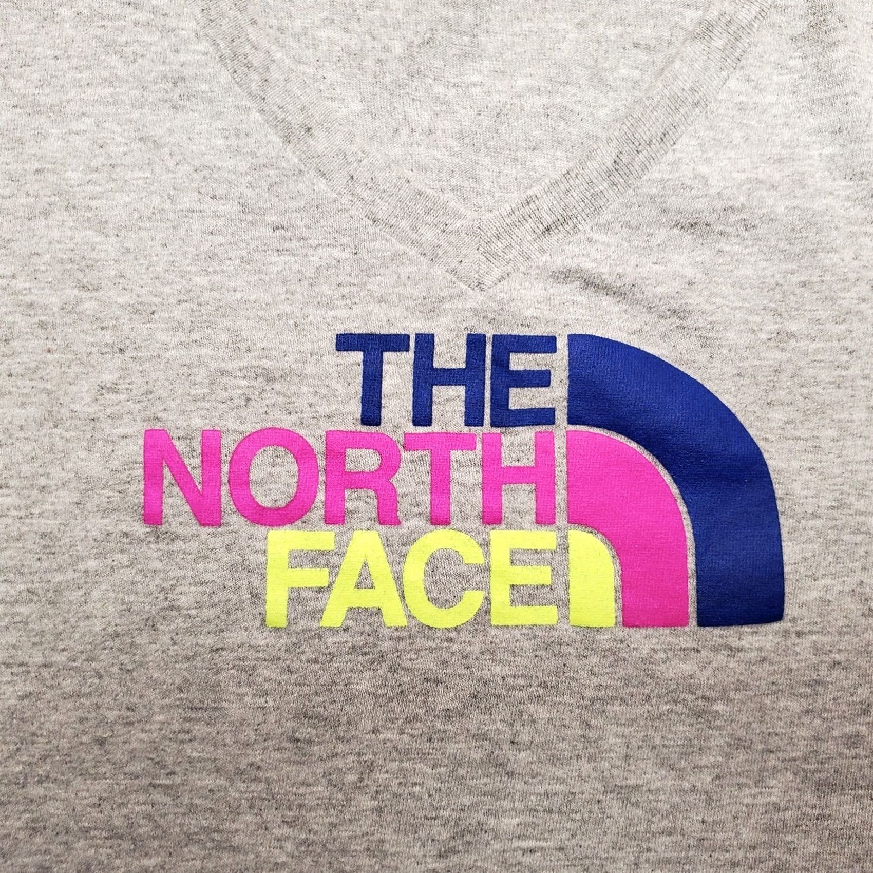 The North Face The North Face Shirt Womens L Gray V-Neck Short Sleeve Tee Outdoors Merchandise Womens L Gray V-Neck T-Shirt Outdoors Size L / US 10 / IT 46 - 2 Thumbnail