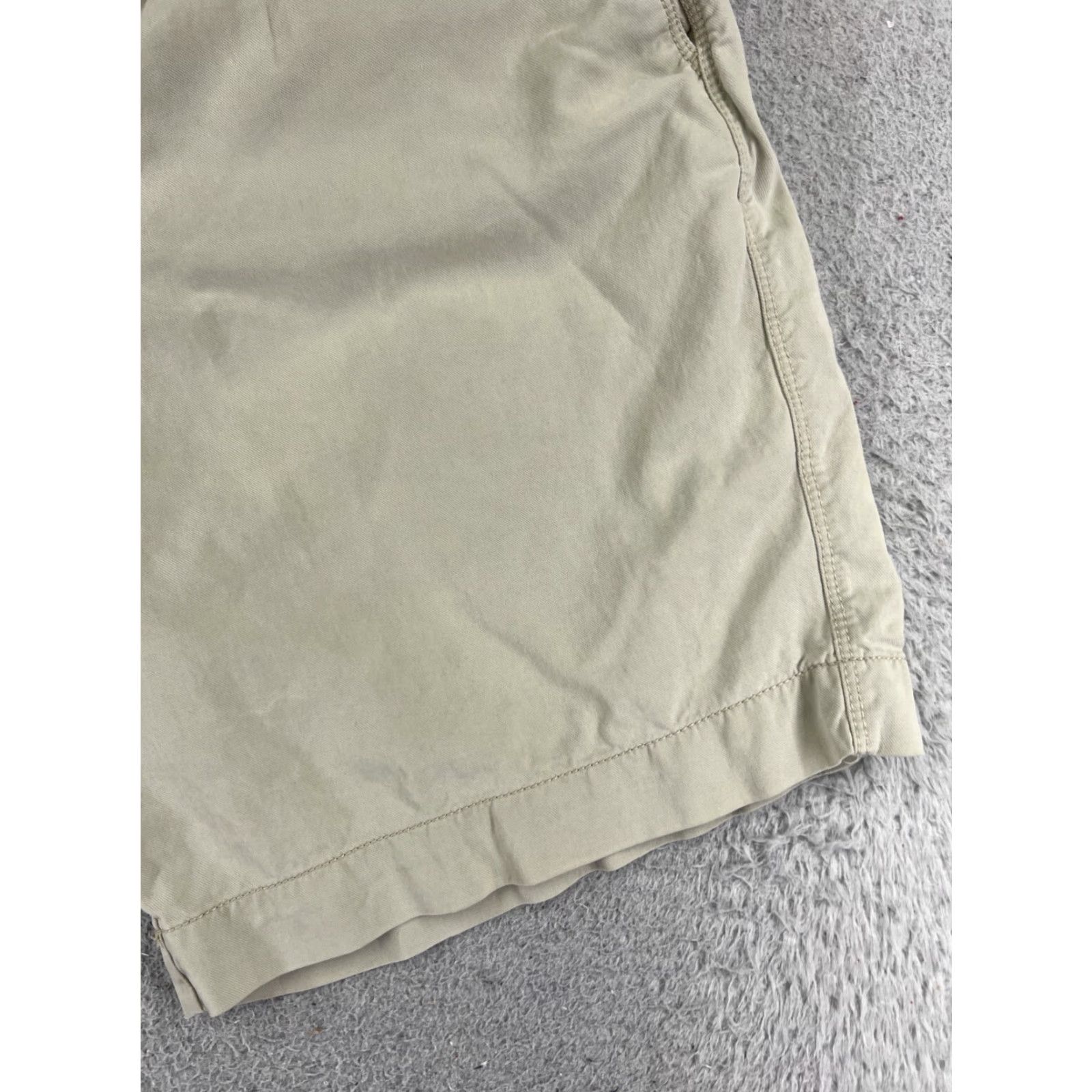 Tommy Bahama VINTAGE Tommy Bahama Shorts Mens Chino Cargo Pocket 34 Beige Cotton Blend Flat Front 34x9 Beach Aloha Mens Size US 34 / EU 50 - 2 Thumbnail