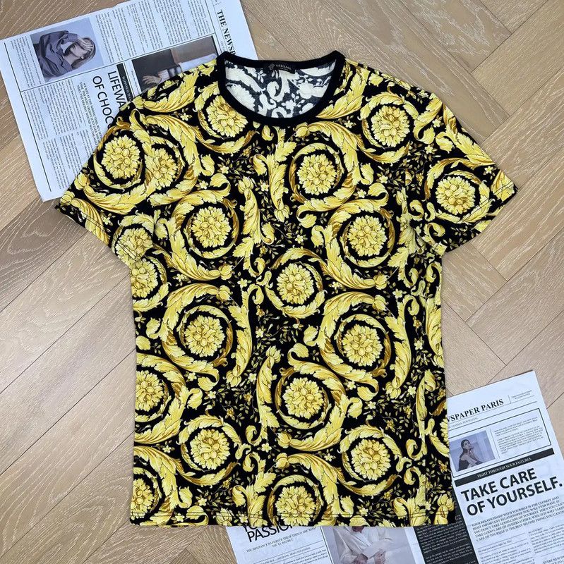 Versace Versace Gold Print Cotton Short Sleeve T-Shirt 0089 Size US XL / EU 56 / 4 - 1 Thumbnail