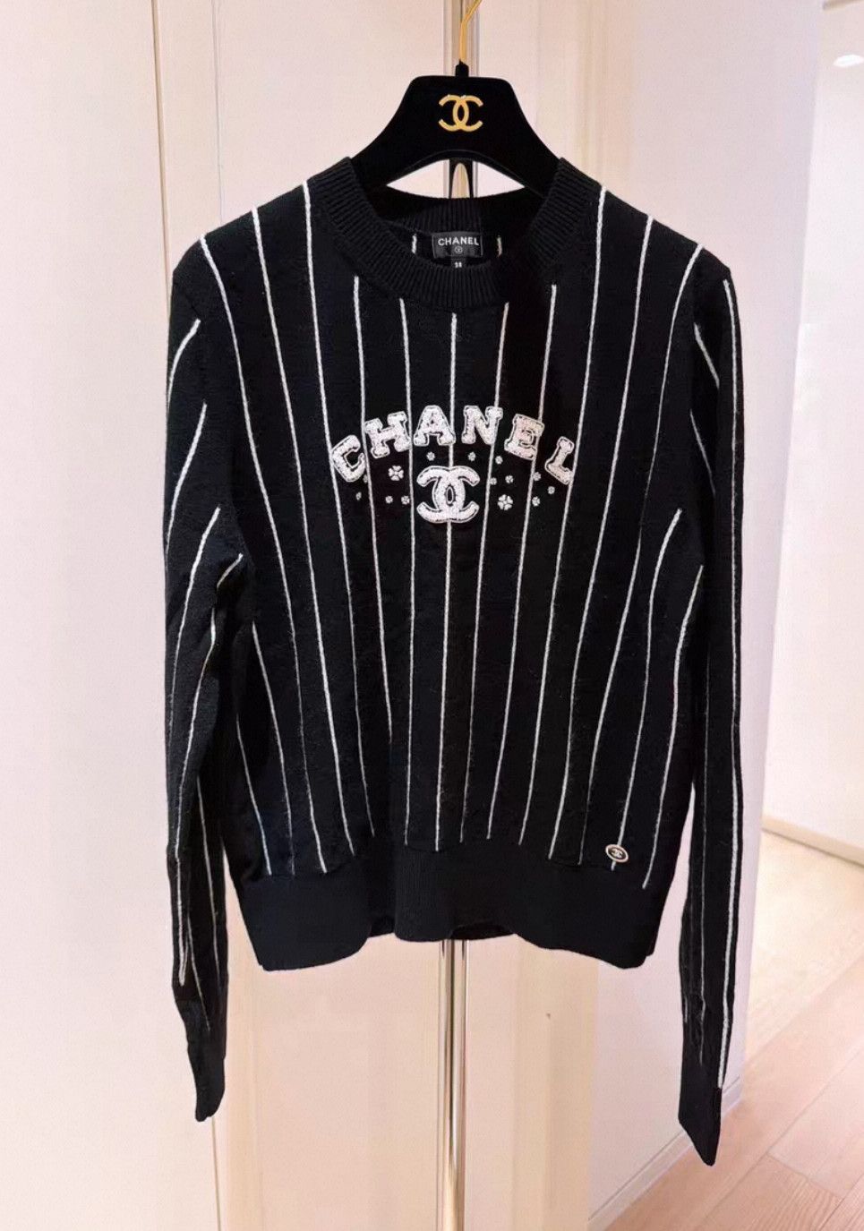 Chanel Chanel 2023 Black Stripe Cashmere Sweater. Size XS / US 0-2 / IT 36-38 - 1 Thumbnail