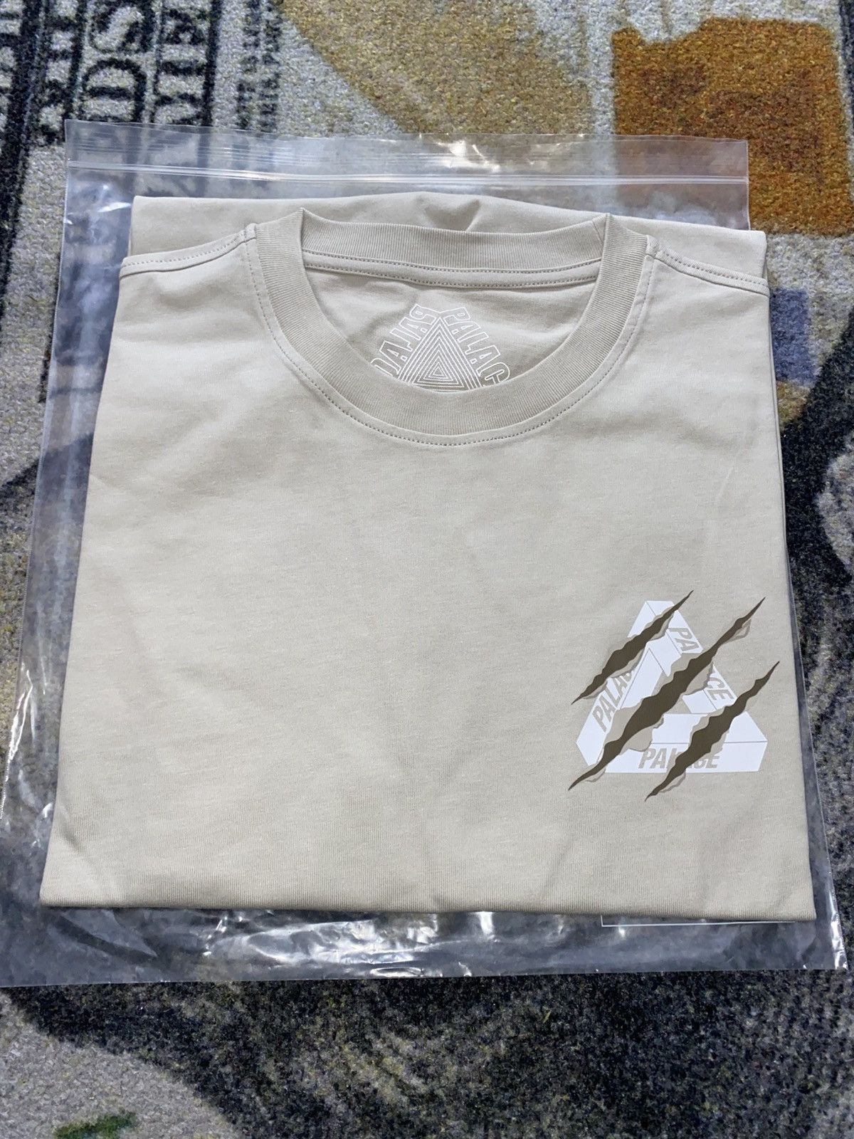 Palace Palace Ripped Tri Ferg T-Shirt Size US XL / EU 56 / 4 - 1 Thumbnail