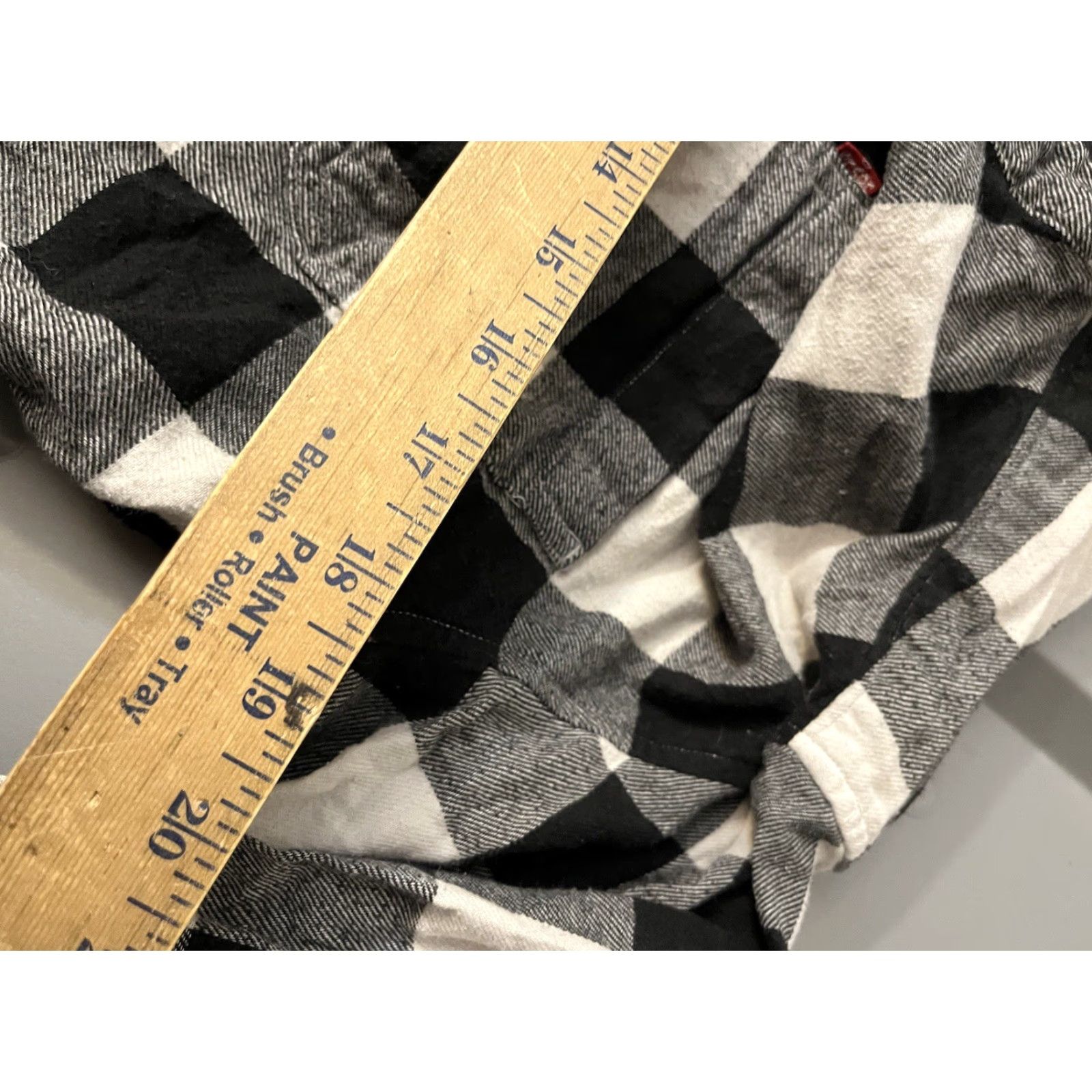 Levi's LEVI'S Shirt Men S Black Plaid Long Sleeve Button-Up with Pockets - 2 Pockets, Casual, Workwear, Travel - Size S - Regular Fit - Color Black Size US S / EU 44-46 / 1 - 5 Thumbnail
