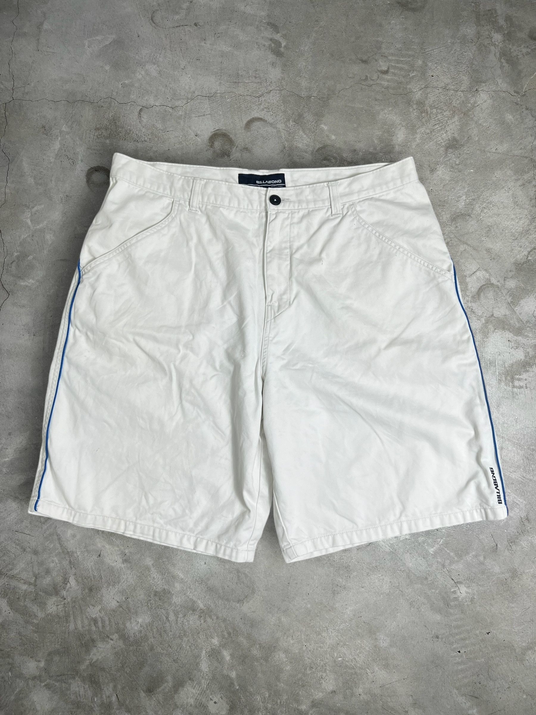 Billabong BILLABONG Embroidery Logo Short JK896 Size US 36 / EU 52 - 1 Thumbnail