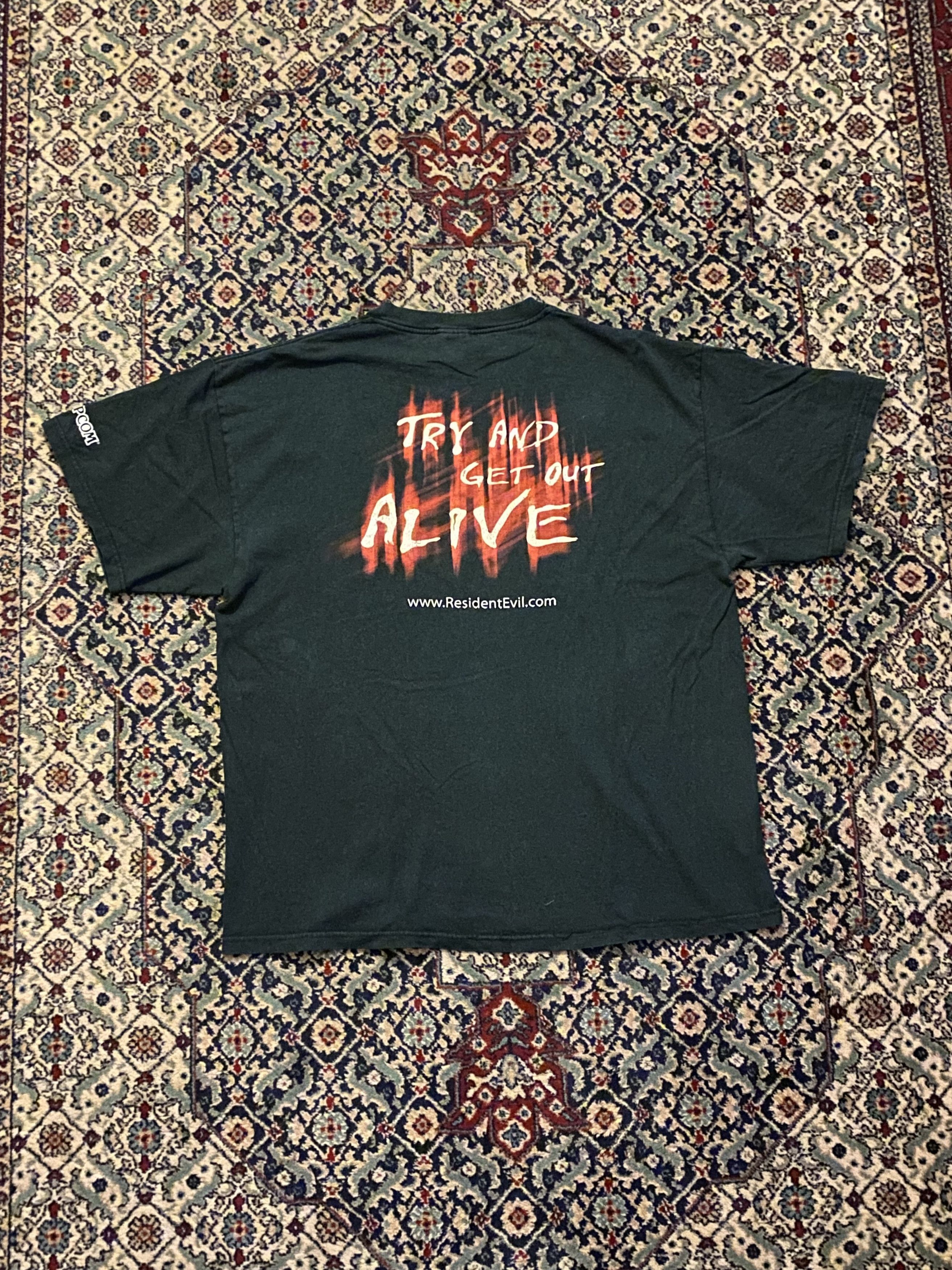 Vintage 2003 resident evil 'try and get out alive' tee Size US L / EU 52-54 / 3 - 2 Thumbnail