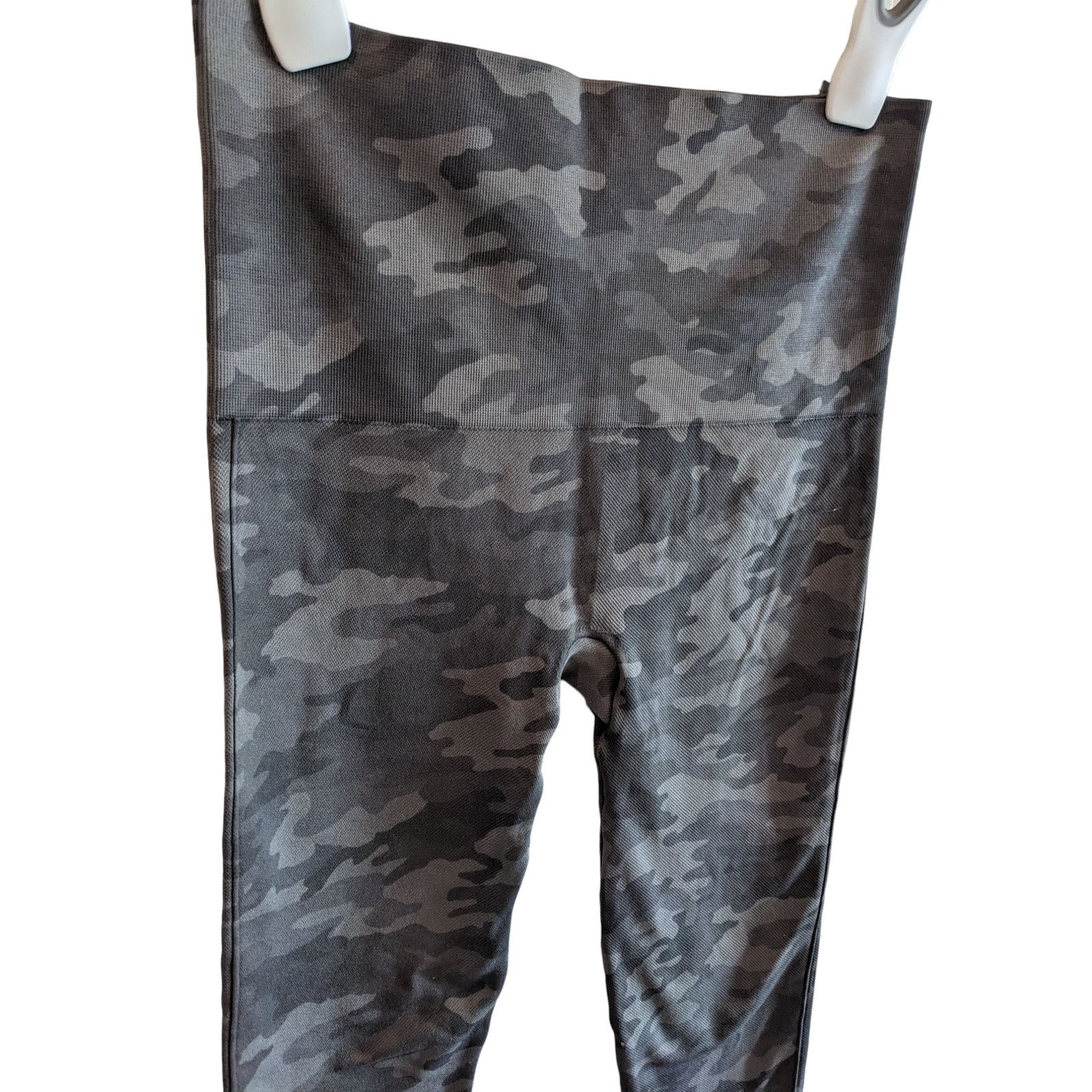 Spanx Spanx Cropped Look At Me Now Green Camo Leggings Medium Size 30" / US 8 / IT 44 - 4 Thumbnail