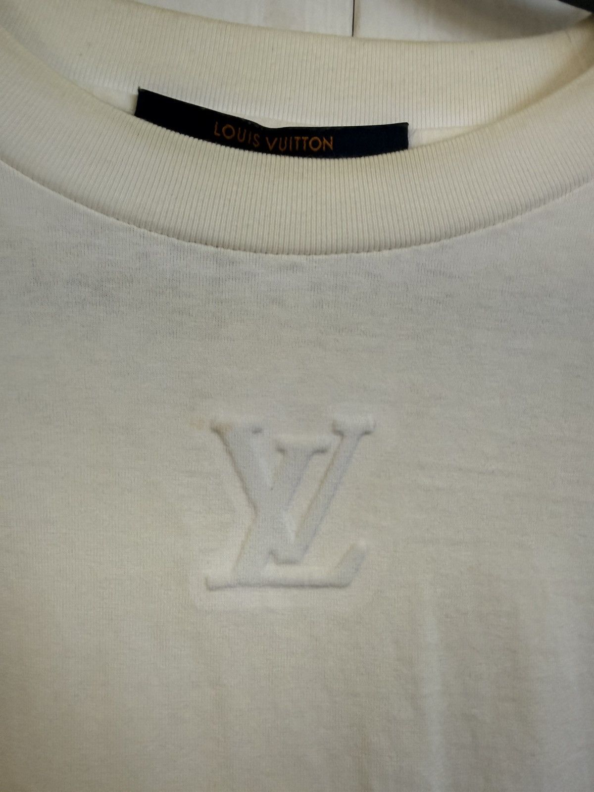 Louis Vuitton Louis Vuitton Embossed T Shirt Size US XL / EU 56 / 4 - 2 Thumbnail