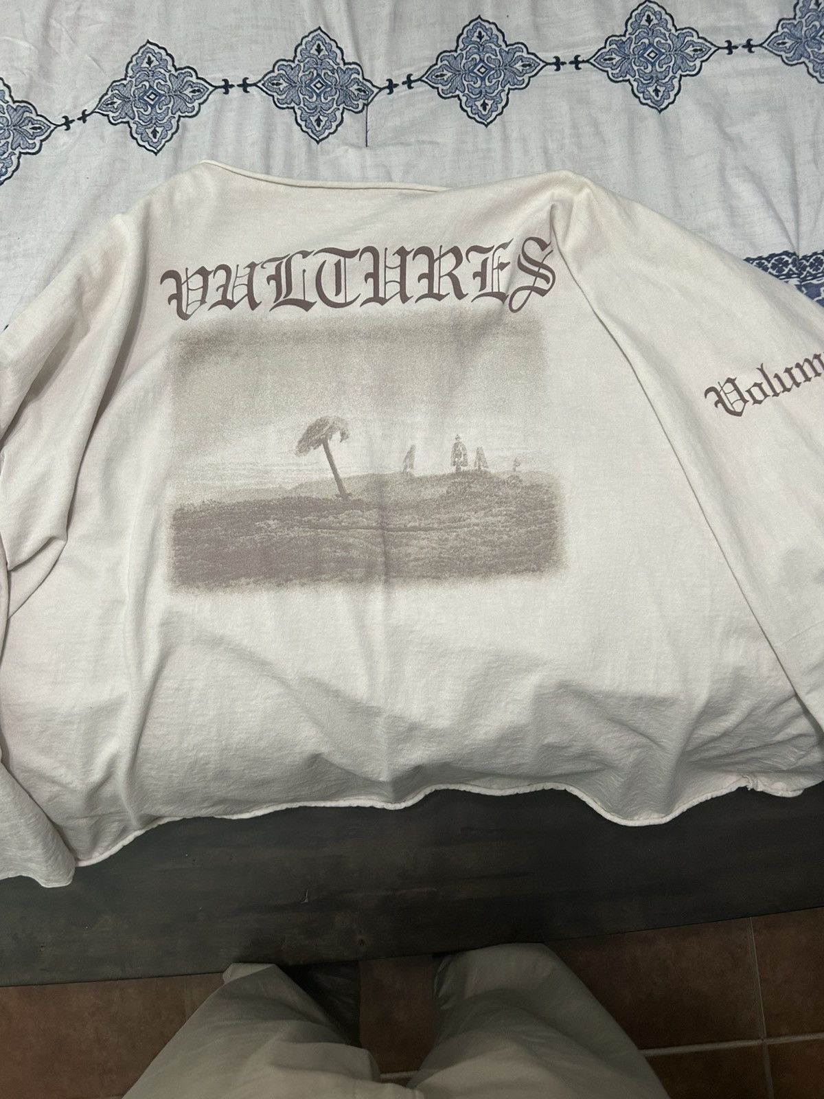 Yeezy Kanye vultures long sleeve Size US XL / EU 56 / 4 - 1 Thumbnail