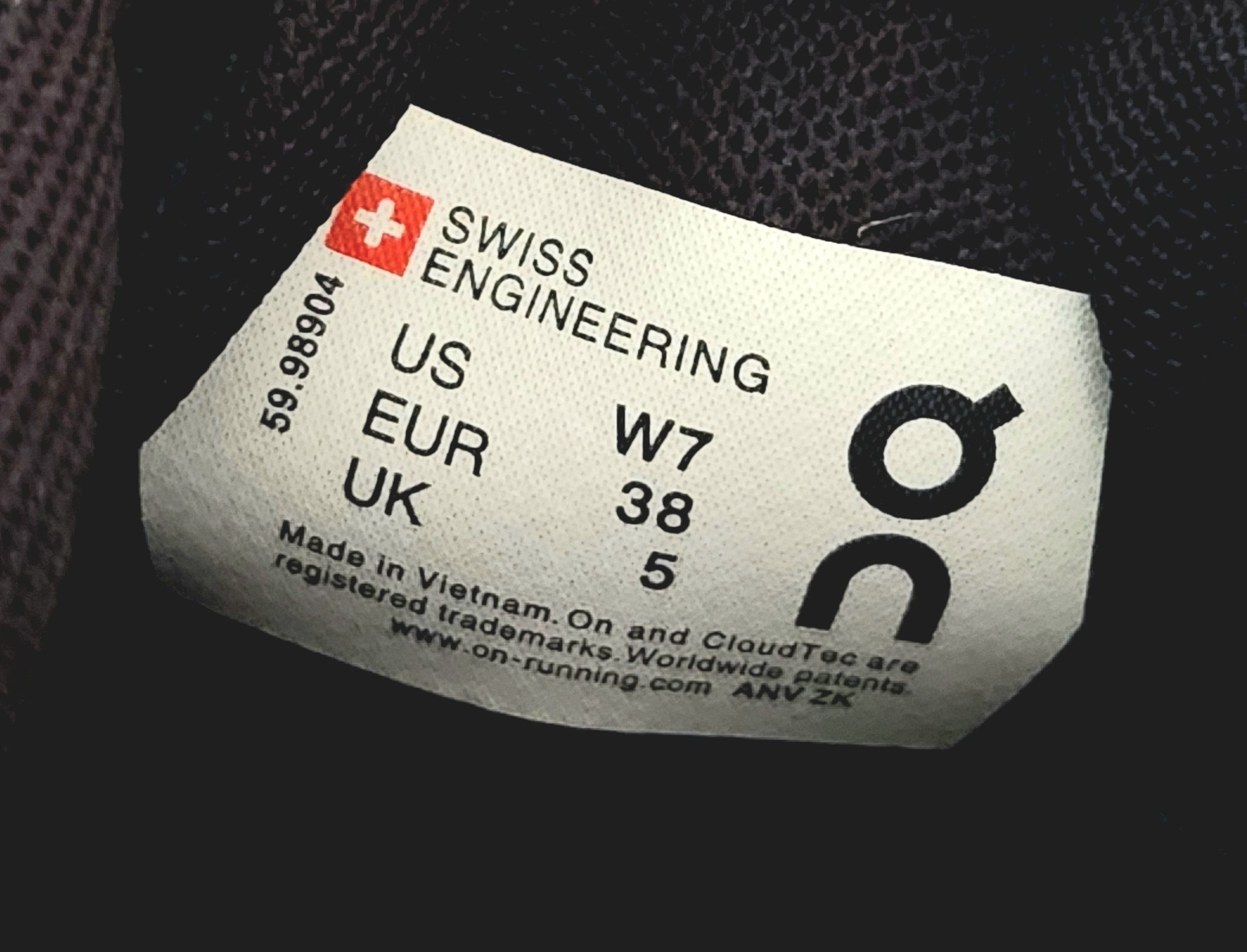 On ON Running Cloud Swiss Engineering Shoes Women's Size 7 Size US 7 / IT 37 - 13 Thumbnail