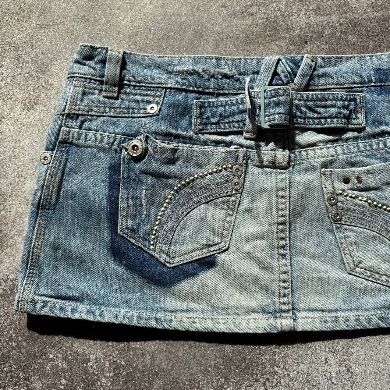 20471120 Y2K Super Sexy Vintage Distressed Denim Mini Skirt Size 32" / US 10 / IT 46 - 2 Thumbnail