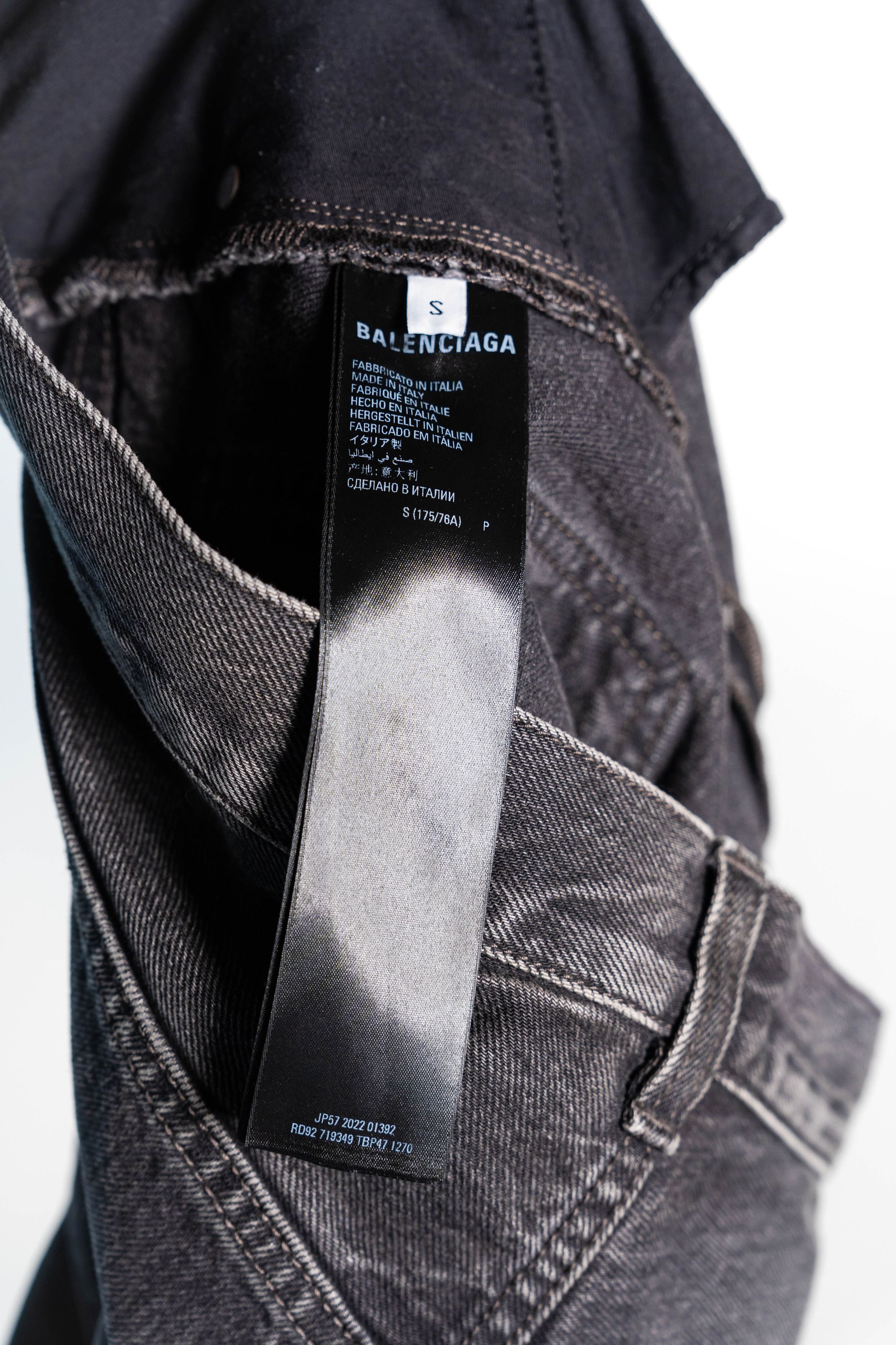 Balenciaga Balenciaga Black Distressed Baggy Denim Shorts Size US 34 / EU 50 - 7 Thumbnail