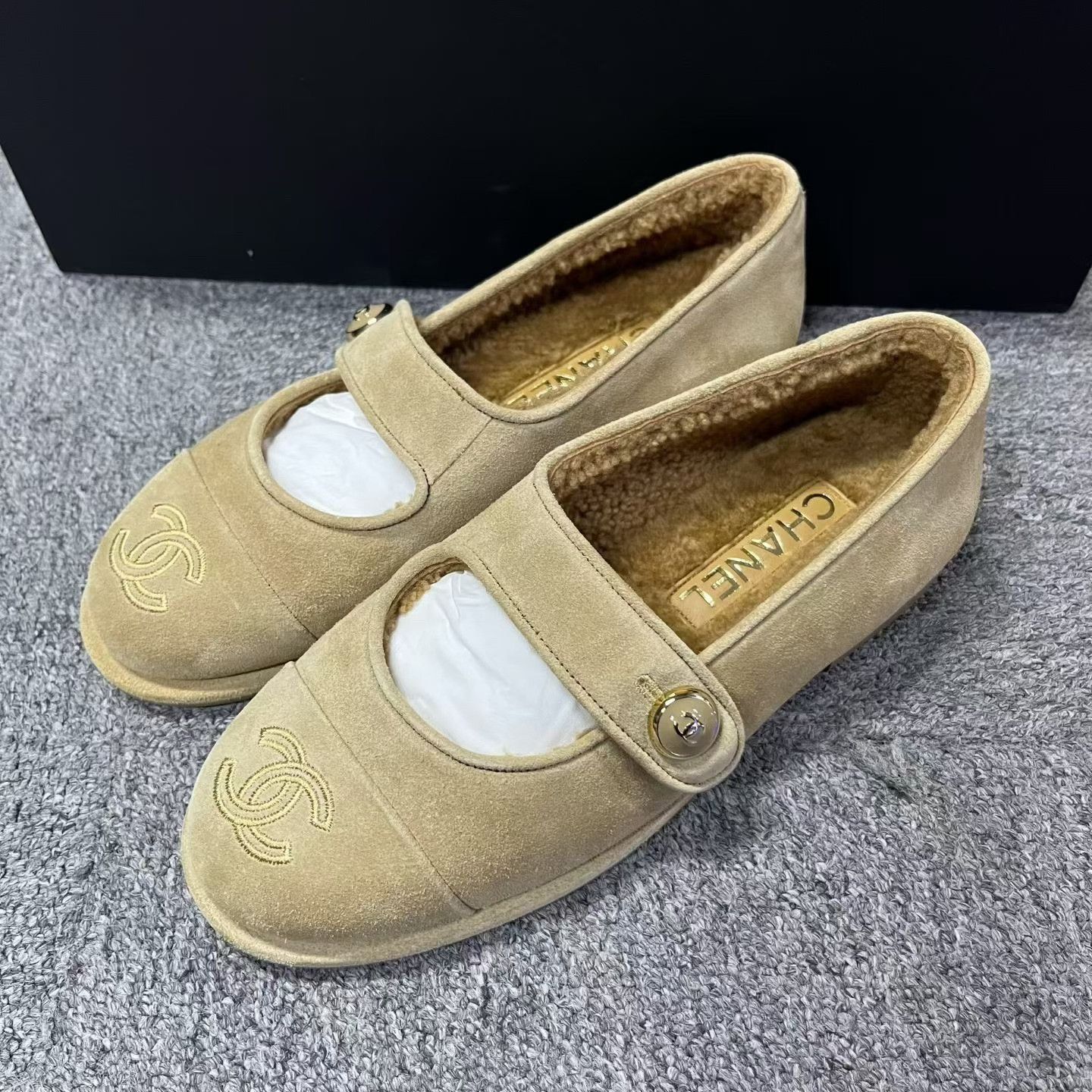 Chanel Chanel Beige Lowtop Sneakers us_6 Women Size US 6 / IT 36 - 1 Thumbnail