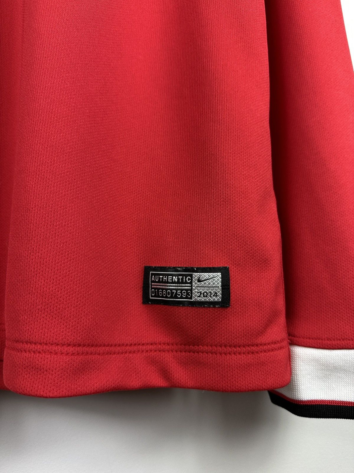 Nike #4 Jones Manchester United Nike Long Sleeve Soccer Jersey Size US M / EU 48-50 / 2 - 7 Thumbnail