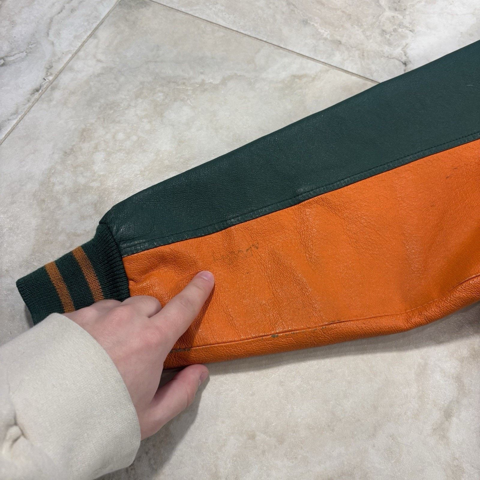 Excelled Vintage Miami Hurricanes Looney Tunes Leather Jacket Mens L Size US L / EU 52-54 / 3 - 9 Thumbnail