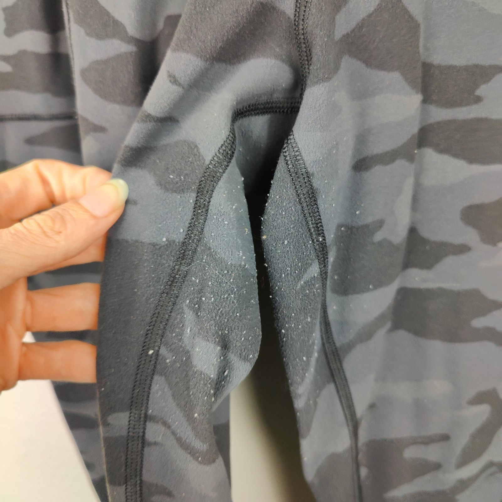 Athleta Athleta Salutation Camo Joggers Womens Medium Black Gray Size 32" / US 10 / IT 46 - 4 Thumbnail