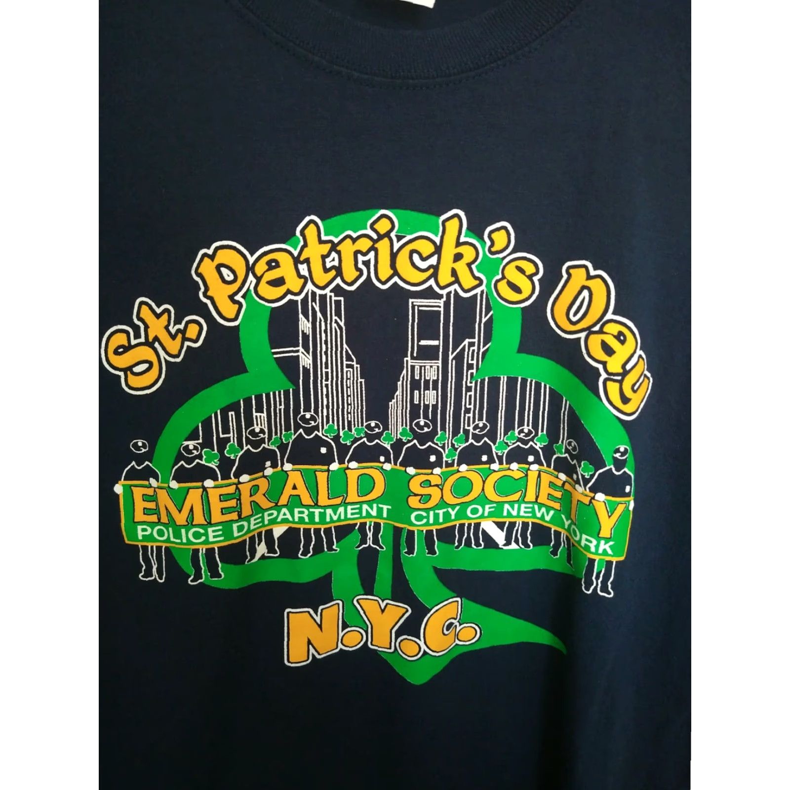 Gildan VINTAGE Official St Patrick's Day NYC Emerald Society Police Dept Long tee M Gildan Blue T-Shirt Men Regular Size Size US M / EU 48-50 / 2 - 3 Thumbnail